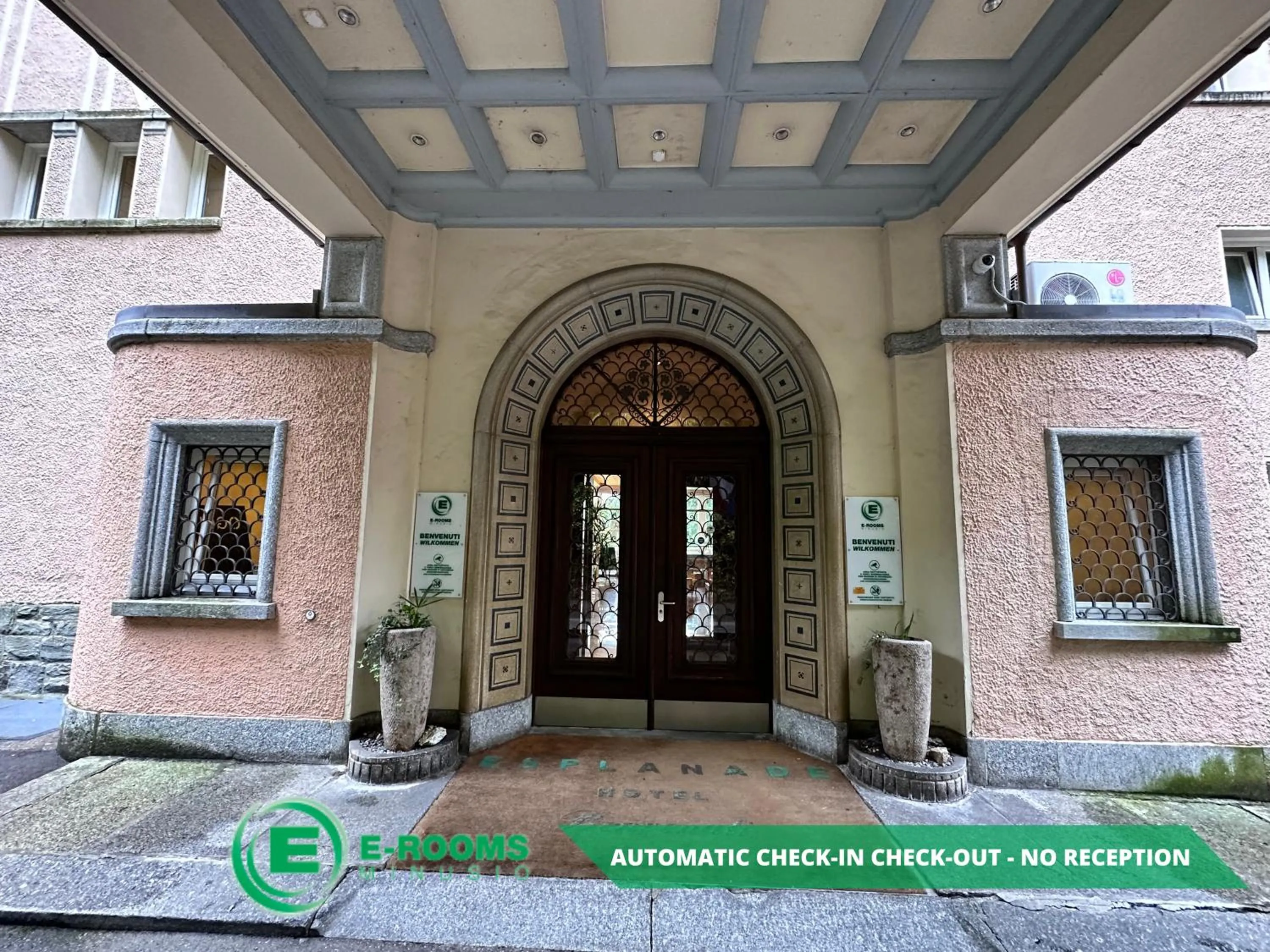 Facade/entrance in E-Rooms Minusio