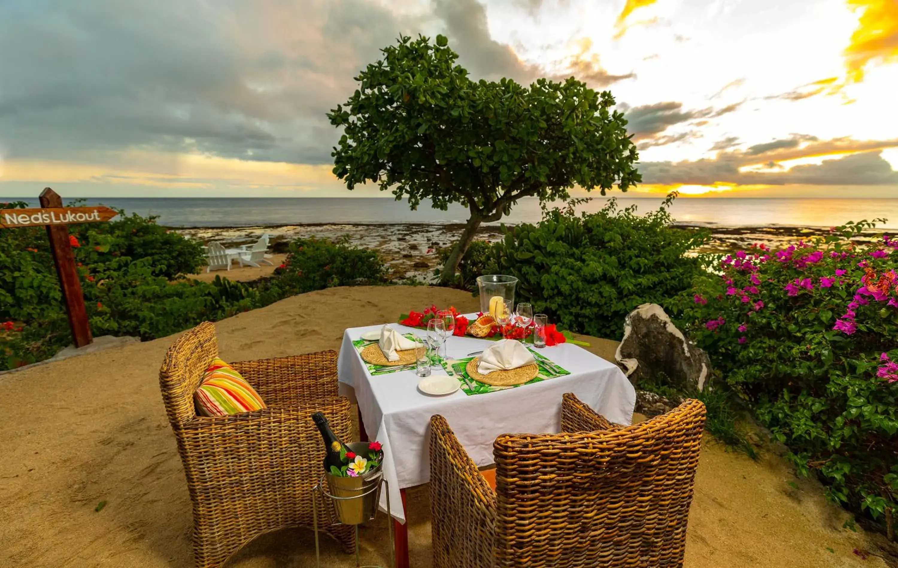 Restaurant/places to eat in White Grass Ocean Resort & Spa Restaurant/places to eat in White Grass Ocean Resort & Spa