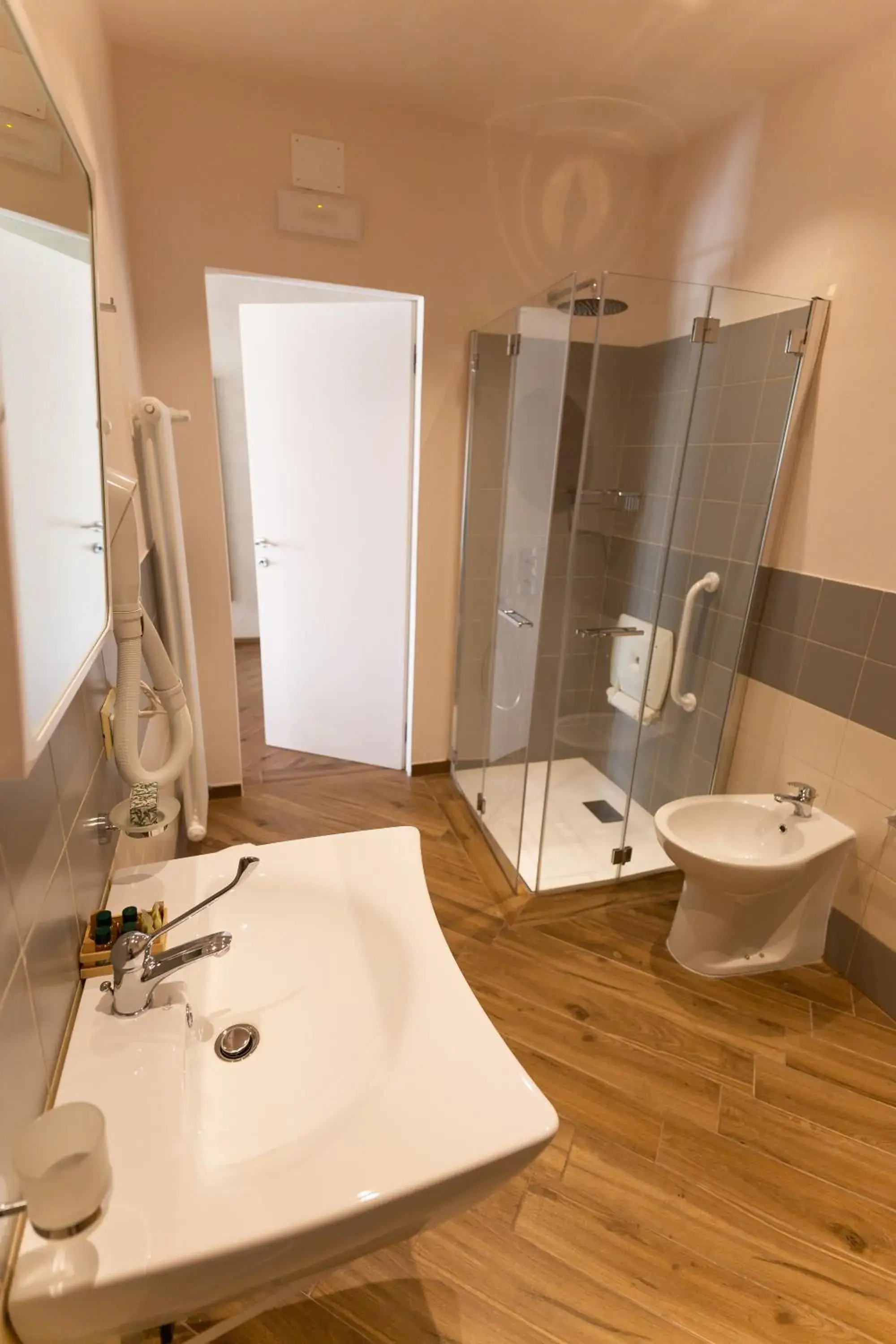 Double Room with Roll-In Shower - single occupancy - Disability Access in Fattoria L'Olmetto Double Room with Roll-In Shower - single occupancy - Disability Access in Fattoria L'Olmetto