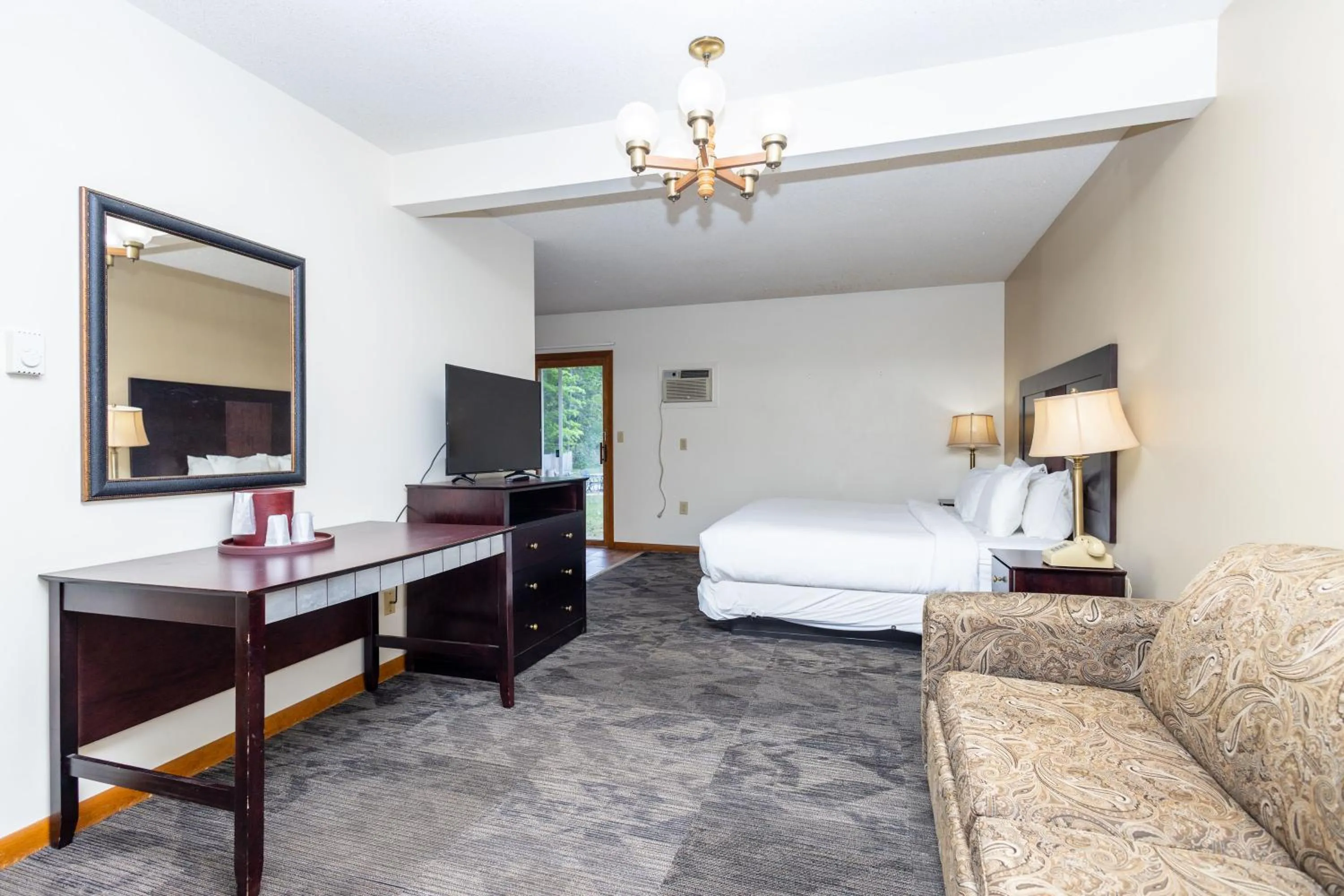 Bed in Brentwood Motor Inn