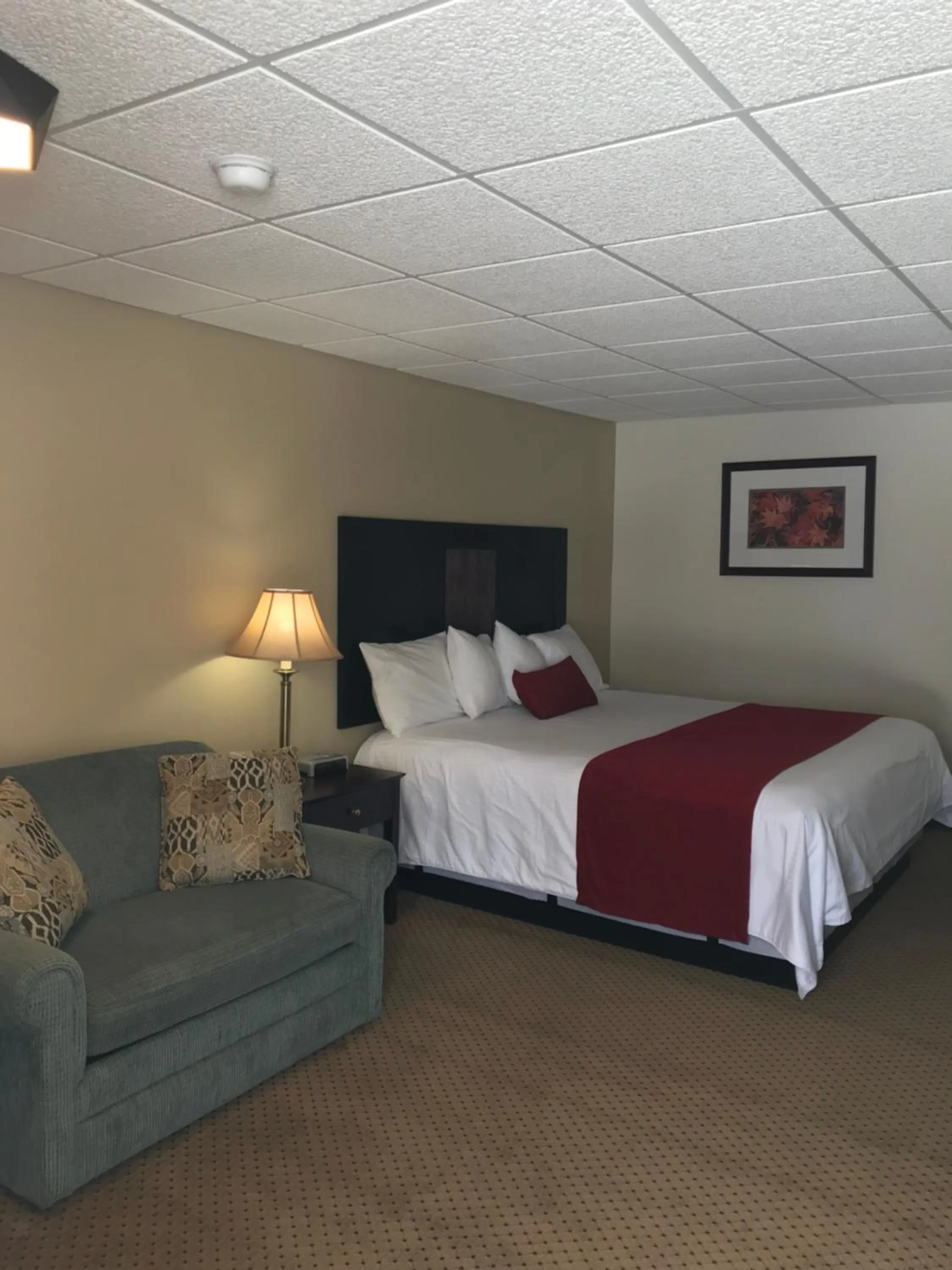 Bed in Brentwood Motor Inn