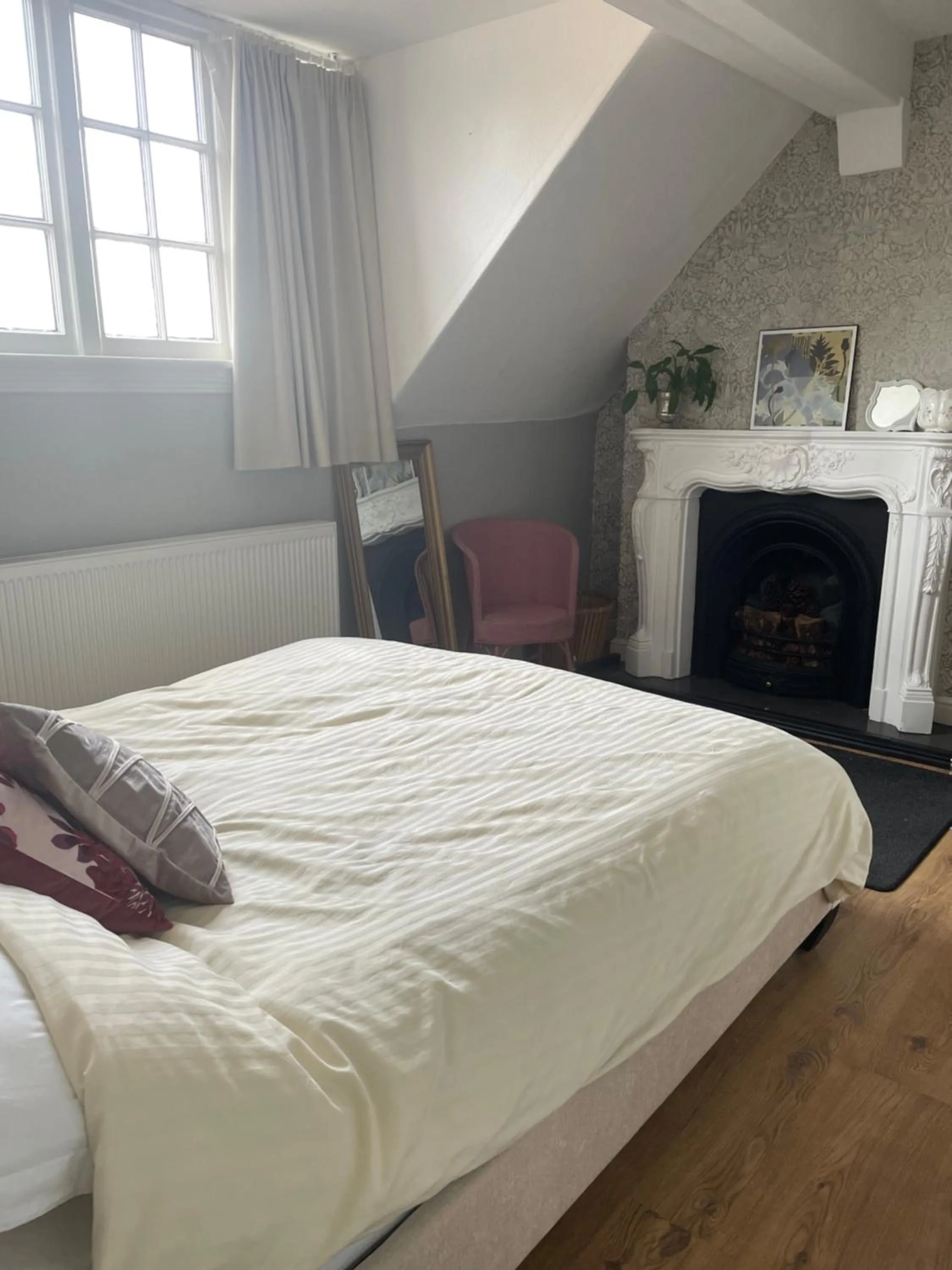 Bed in Bournville House & Cafe