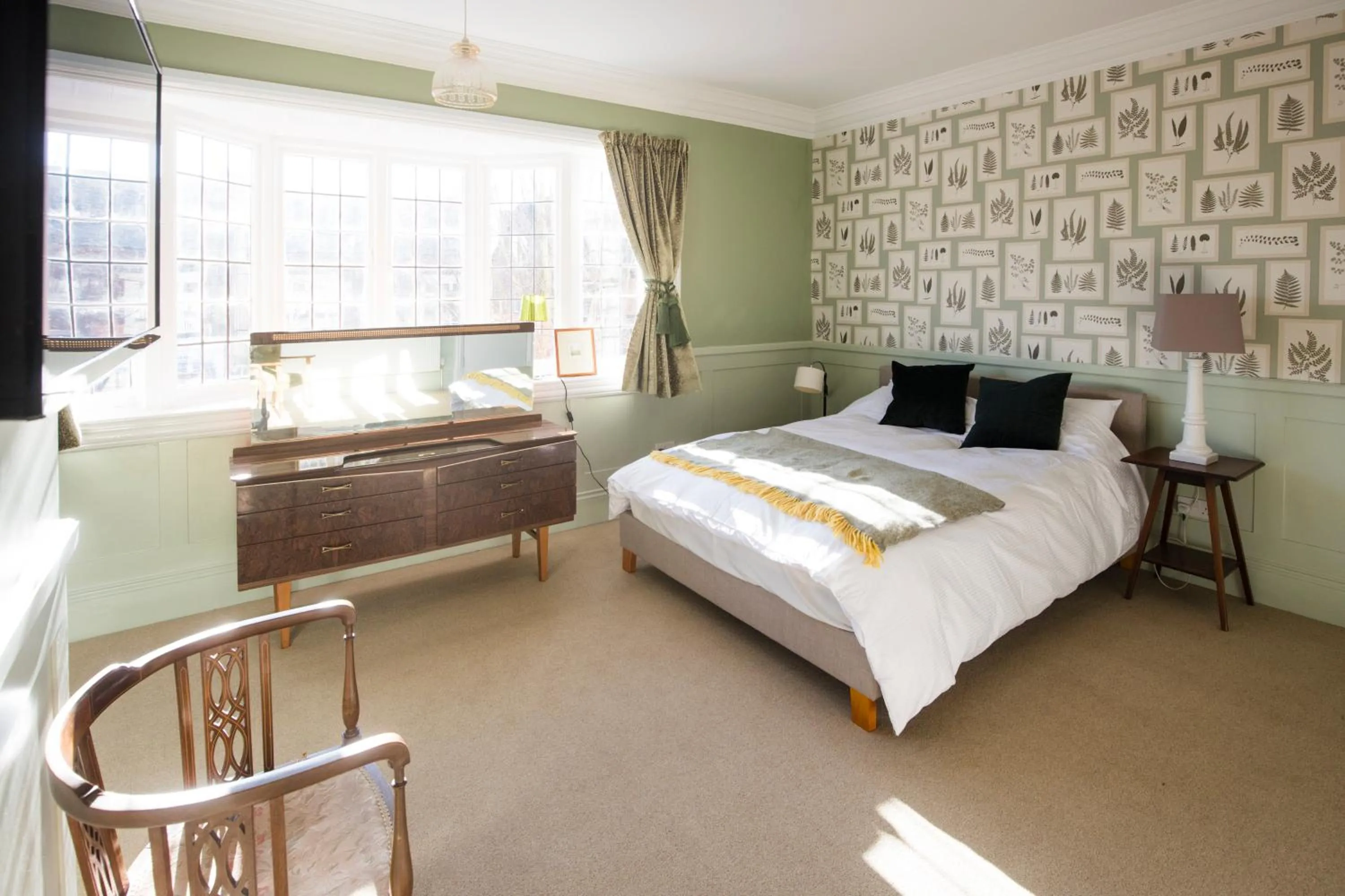 Bed in Bournville House & Cafe