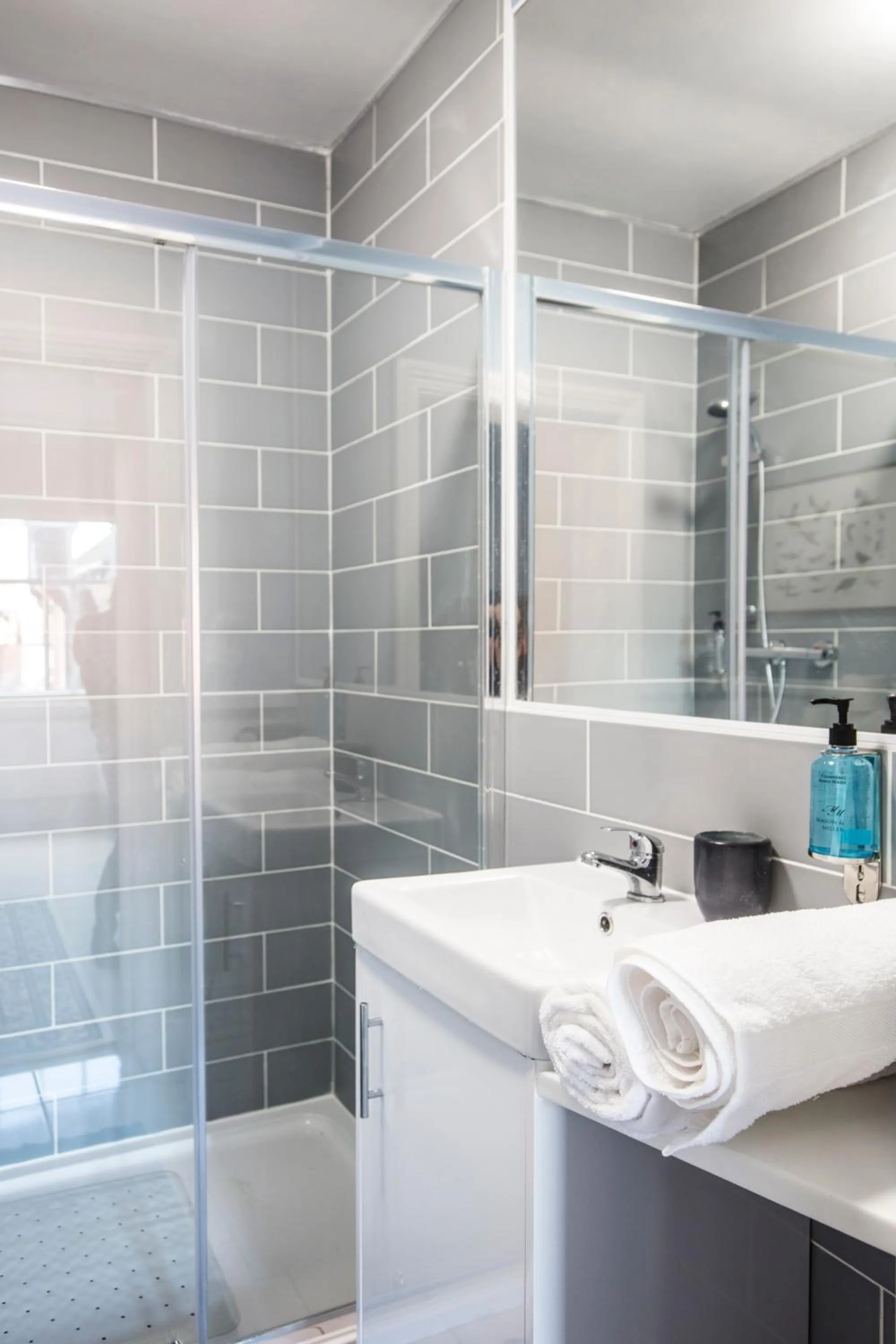 Bathroom in Bournville House & Cafe