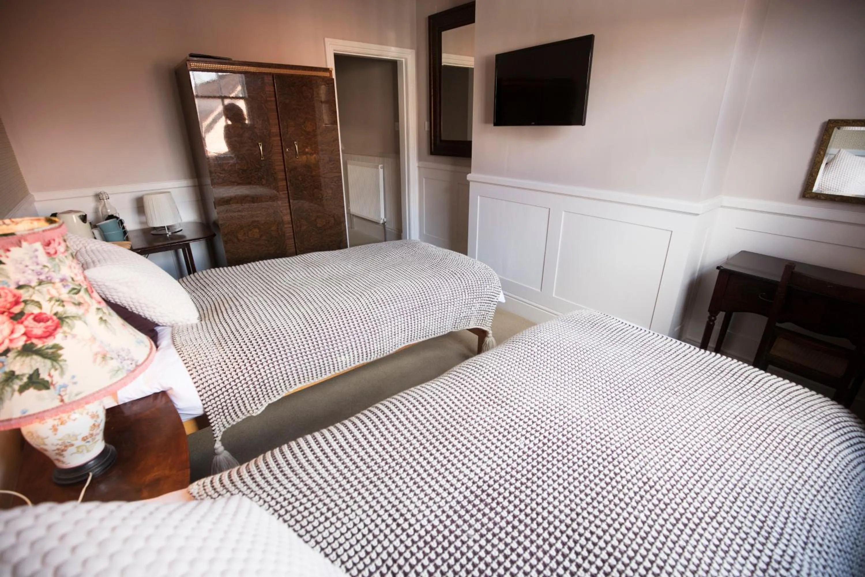 Bed in Bournville House & Cafe