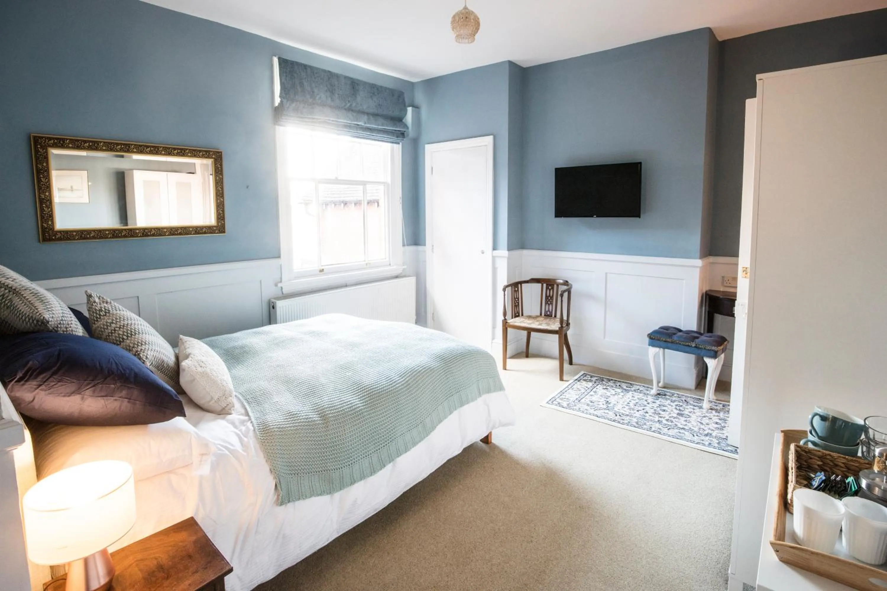 Photo of the whole room, Bed in Bournville House & Cafe