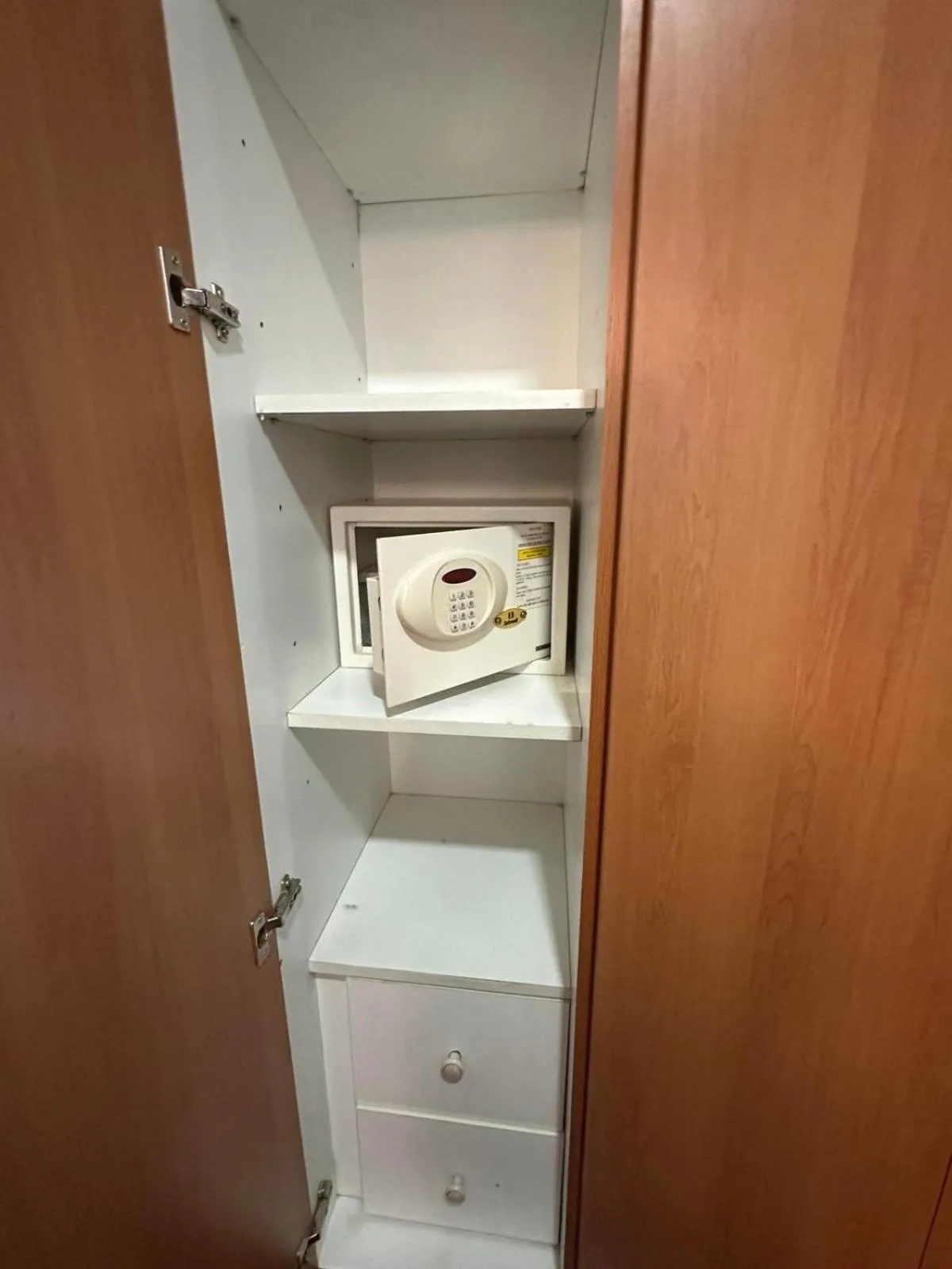 safe in Suites de Marina Manila with Netflix