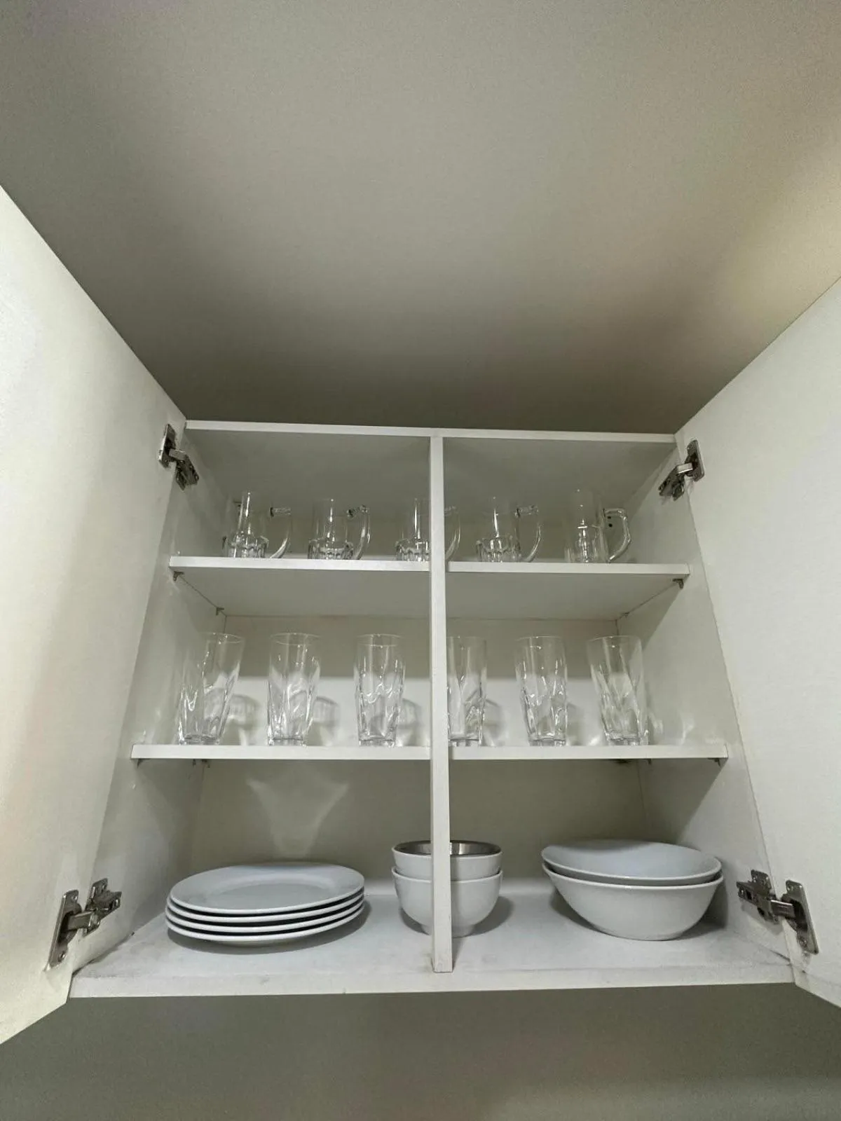 Kitchen or kitchenette in Suites de Marina Manila with Netflix