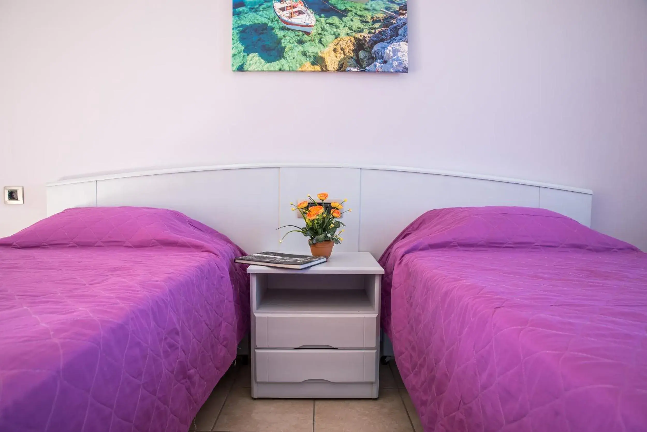 Bed in Tom & John Center Bed in Tom & John Center