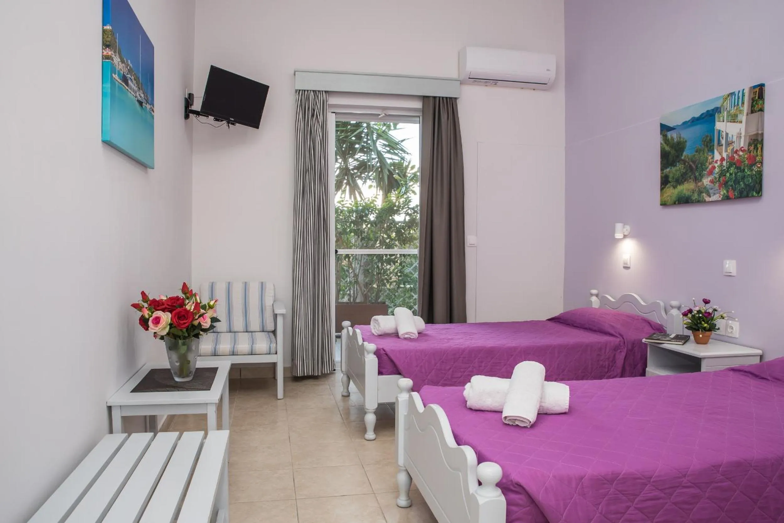 Bed in Tom & John Center