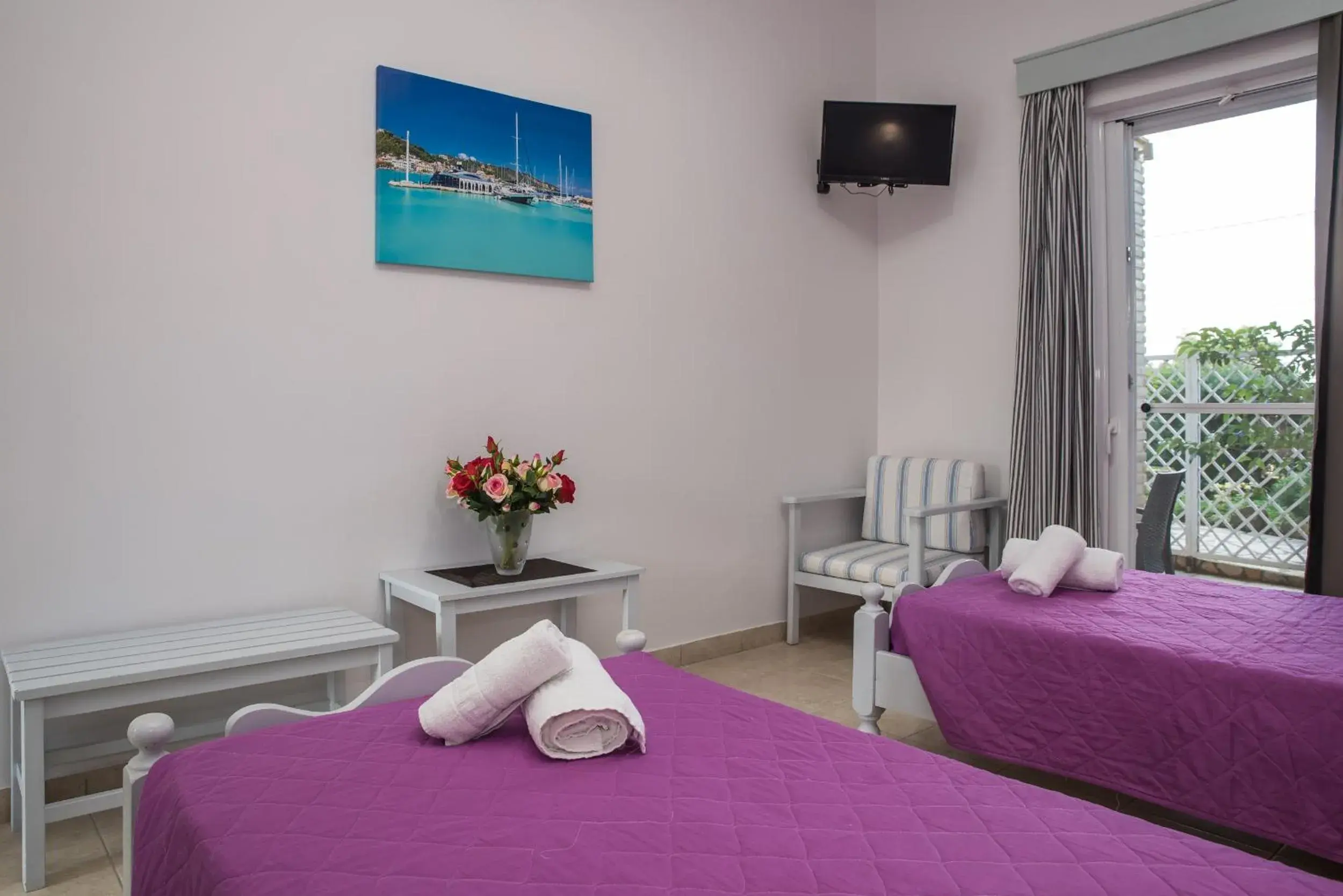 Bed in Tom & John Center Bed in Tom & John Center