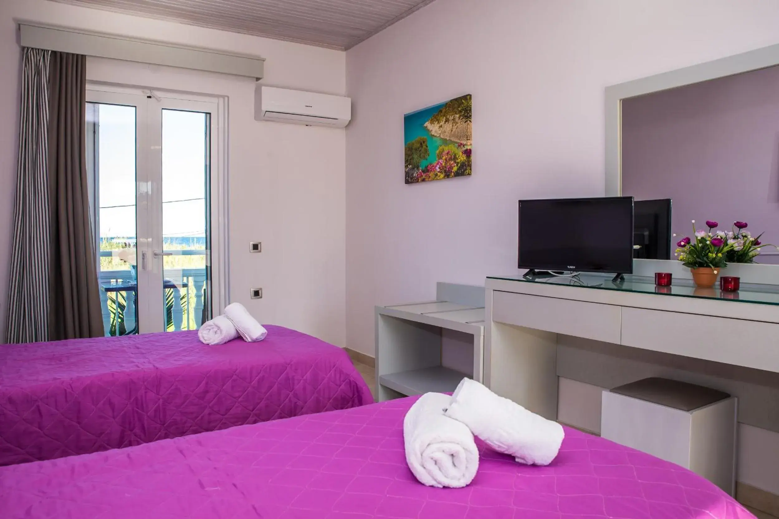 Bed in Tom & John Center Bed in Tom & John Center