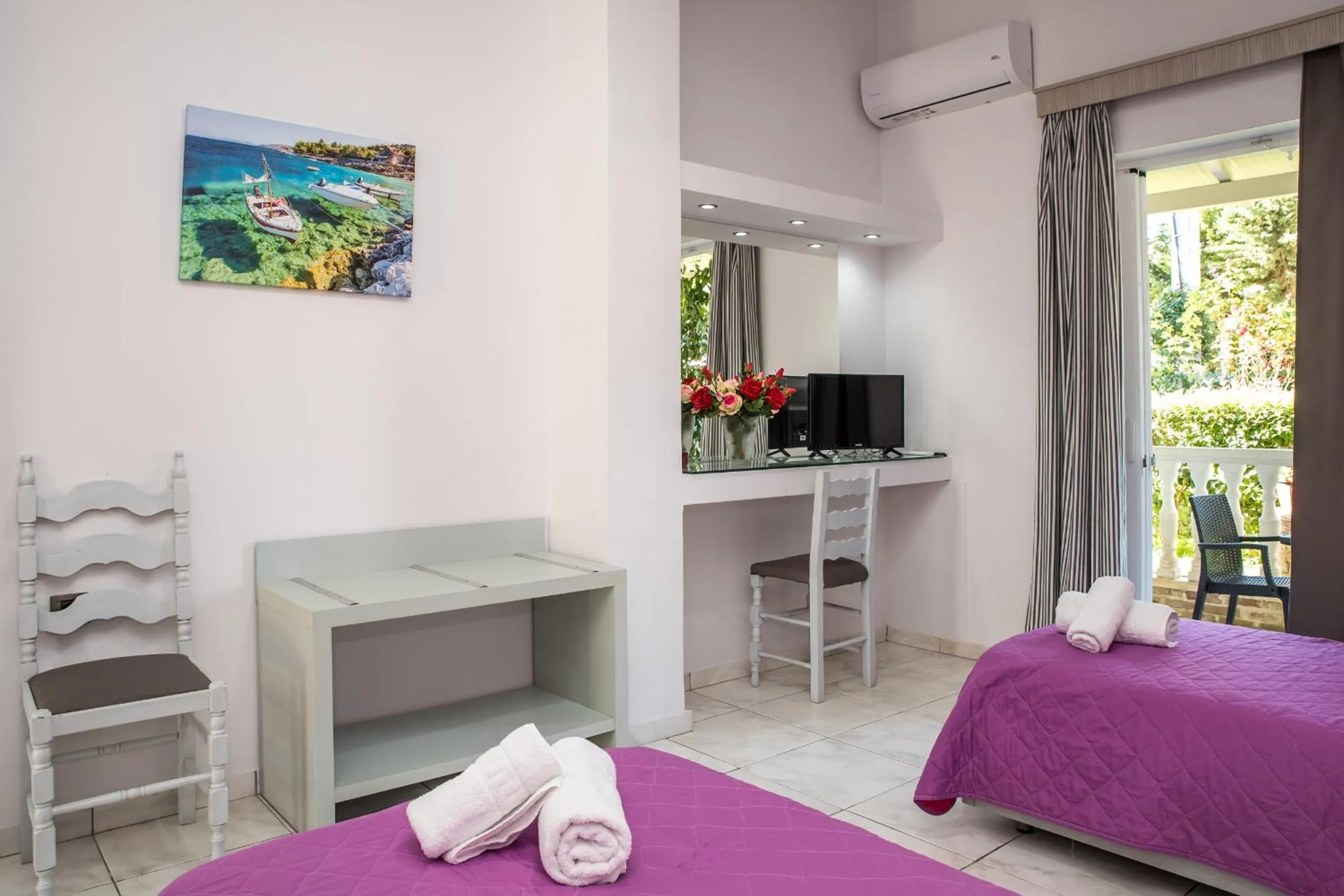 TV and multimedia, Bed in Tom & John Center