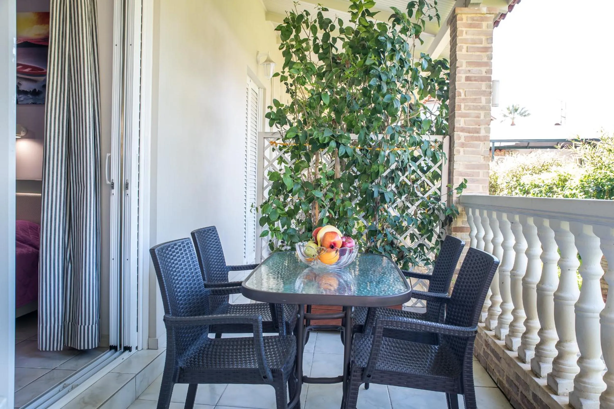 Patio in Tom & John Center
