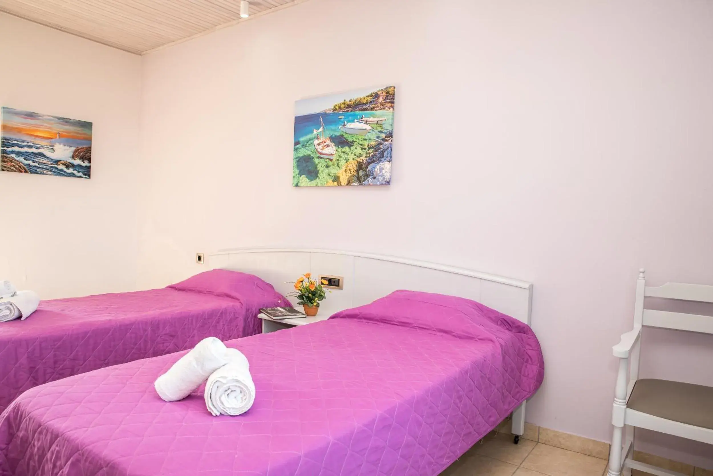 Bed in Tom & John Center Bed in Tom & John Center