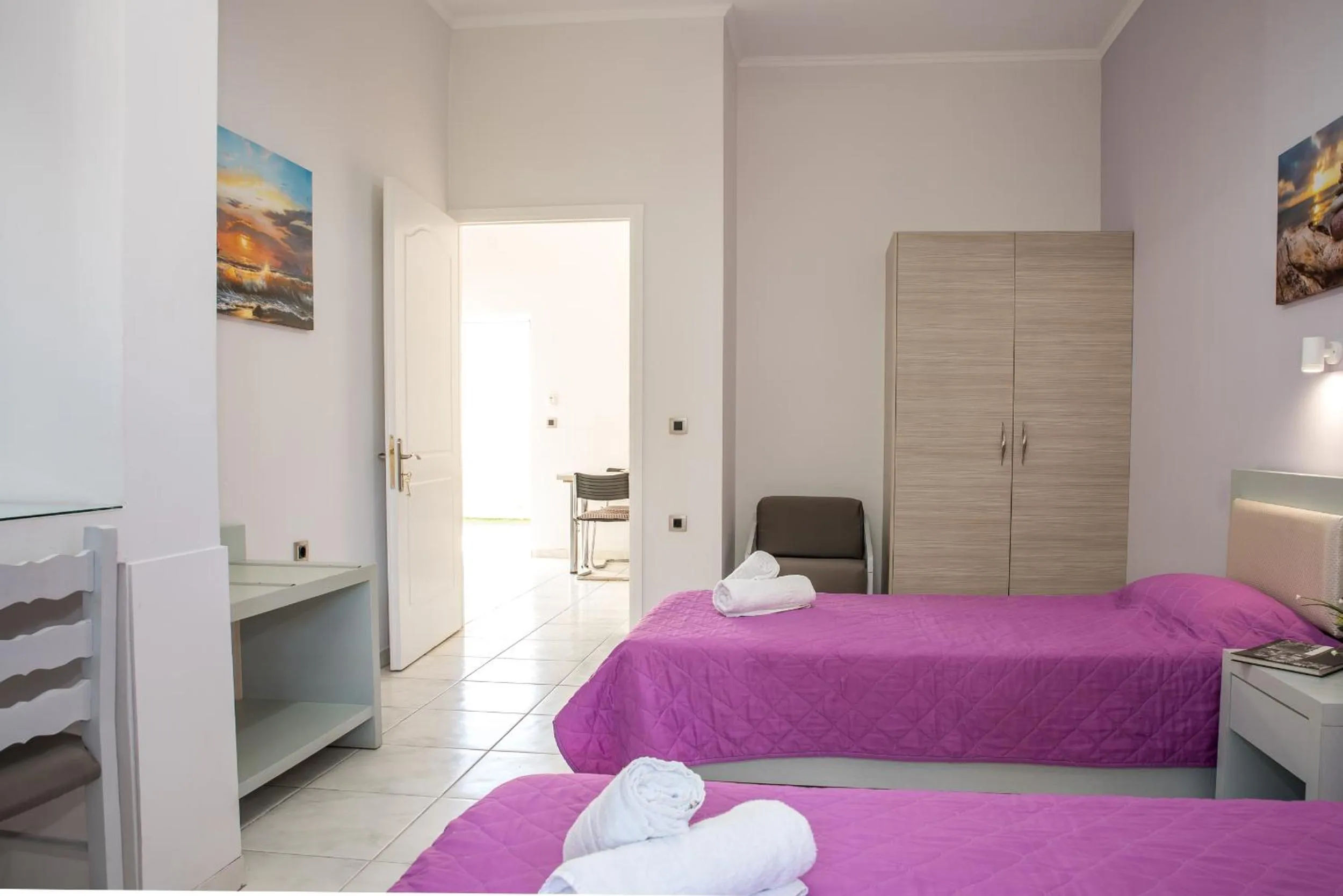 Bed in Tom & John Center