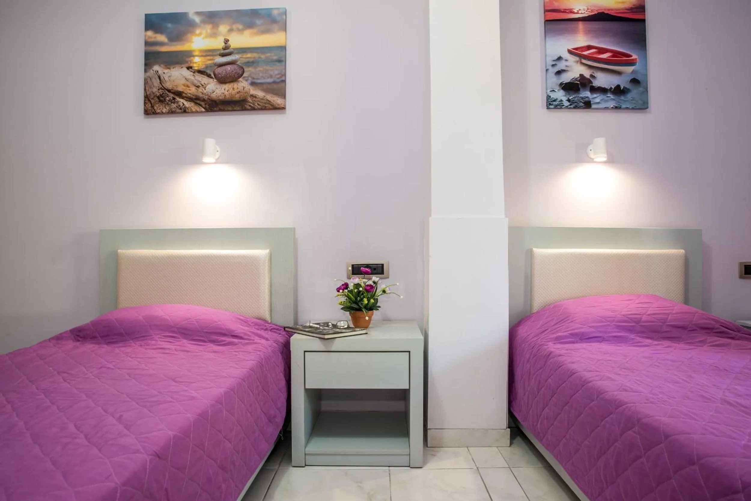 Bed in Tom & John Center