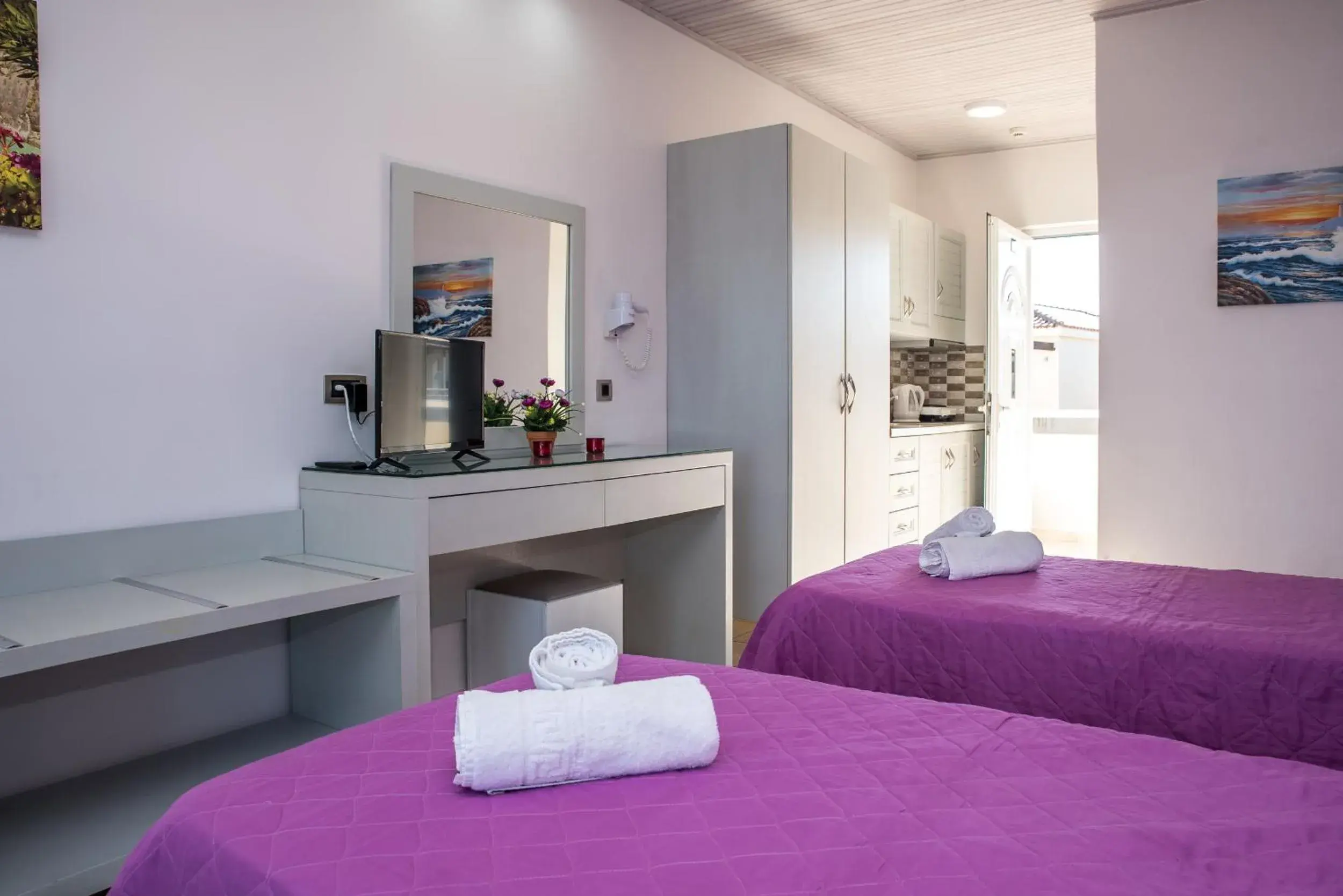 Bed in Tom & John Center Bed in Tom & John Center