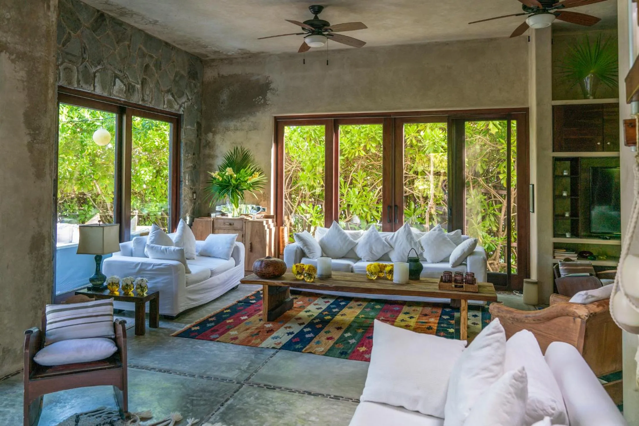 Communal lounge/ TV room in Casa Maya Kaan