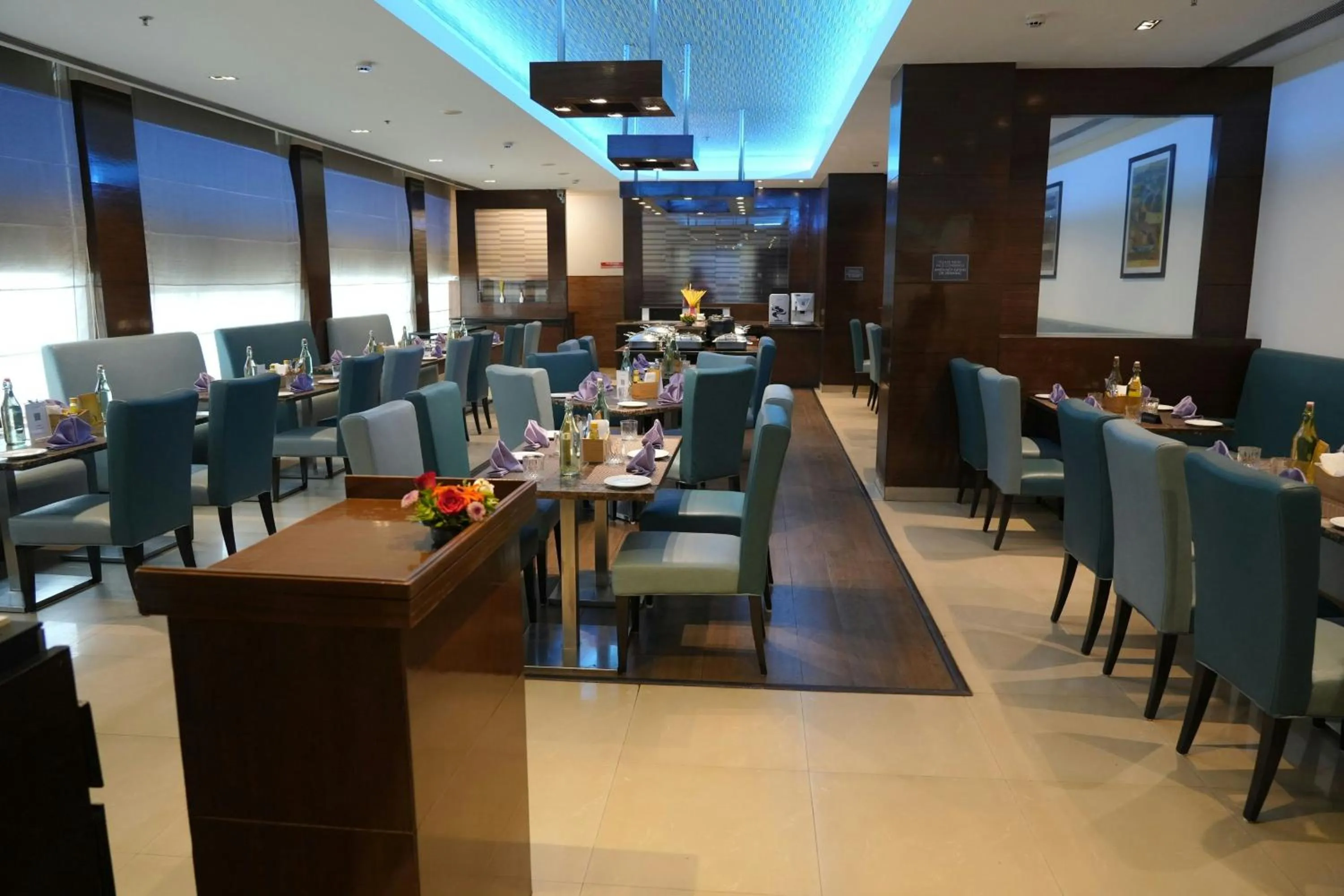 Restaurant/places to eat in Four Points by Sheraton Vadodara