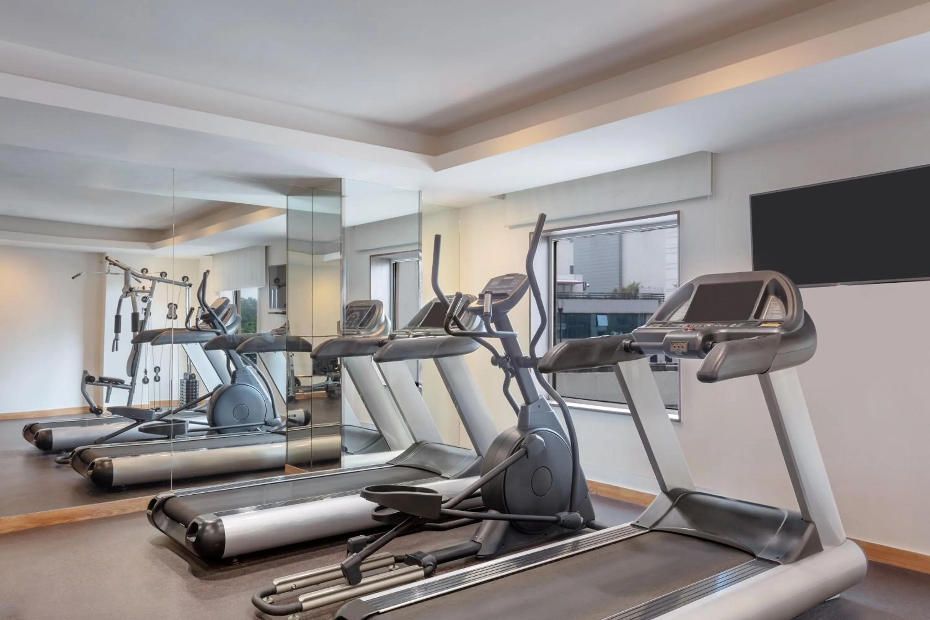 Fitness centre/facilities in Four Points by Sheraton Vadodara