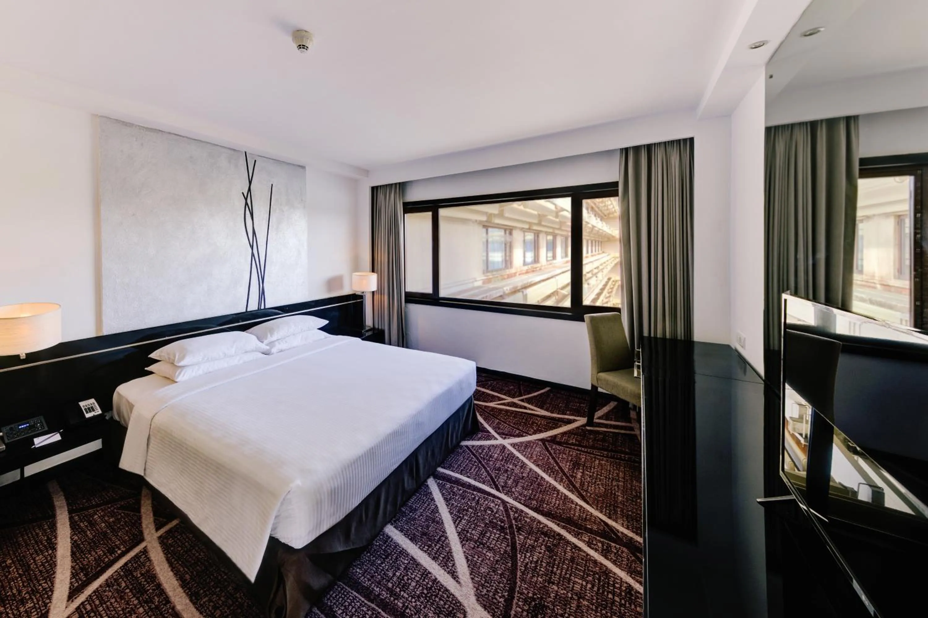 Photo of the whole room, Bed in Cinnamon Lakeside