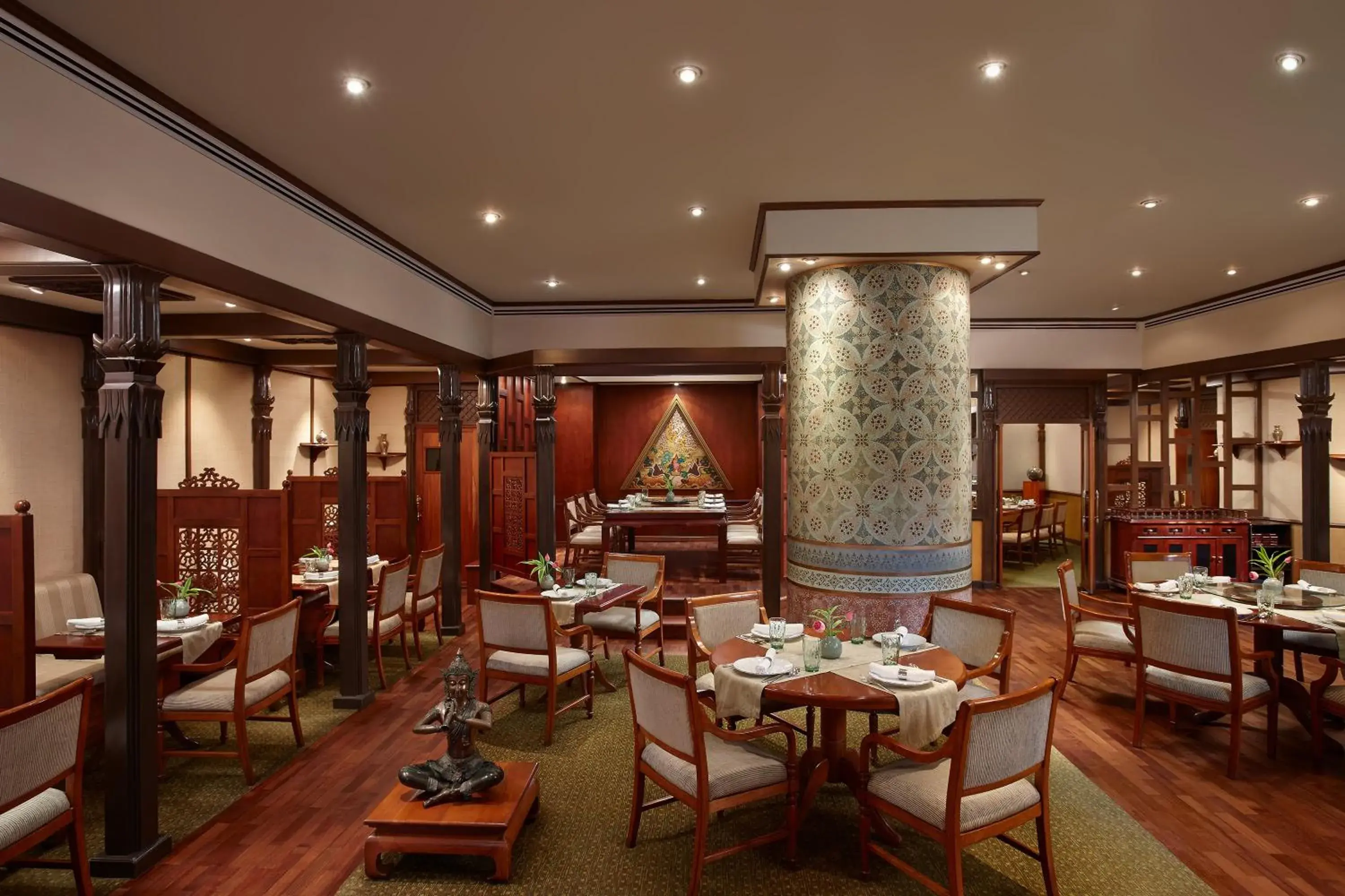 Restaurant/places to eat in Cinnamon Lakeside Restaurant/places to eat in Cinnamon Lakeside