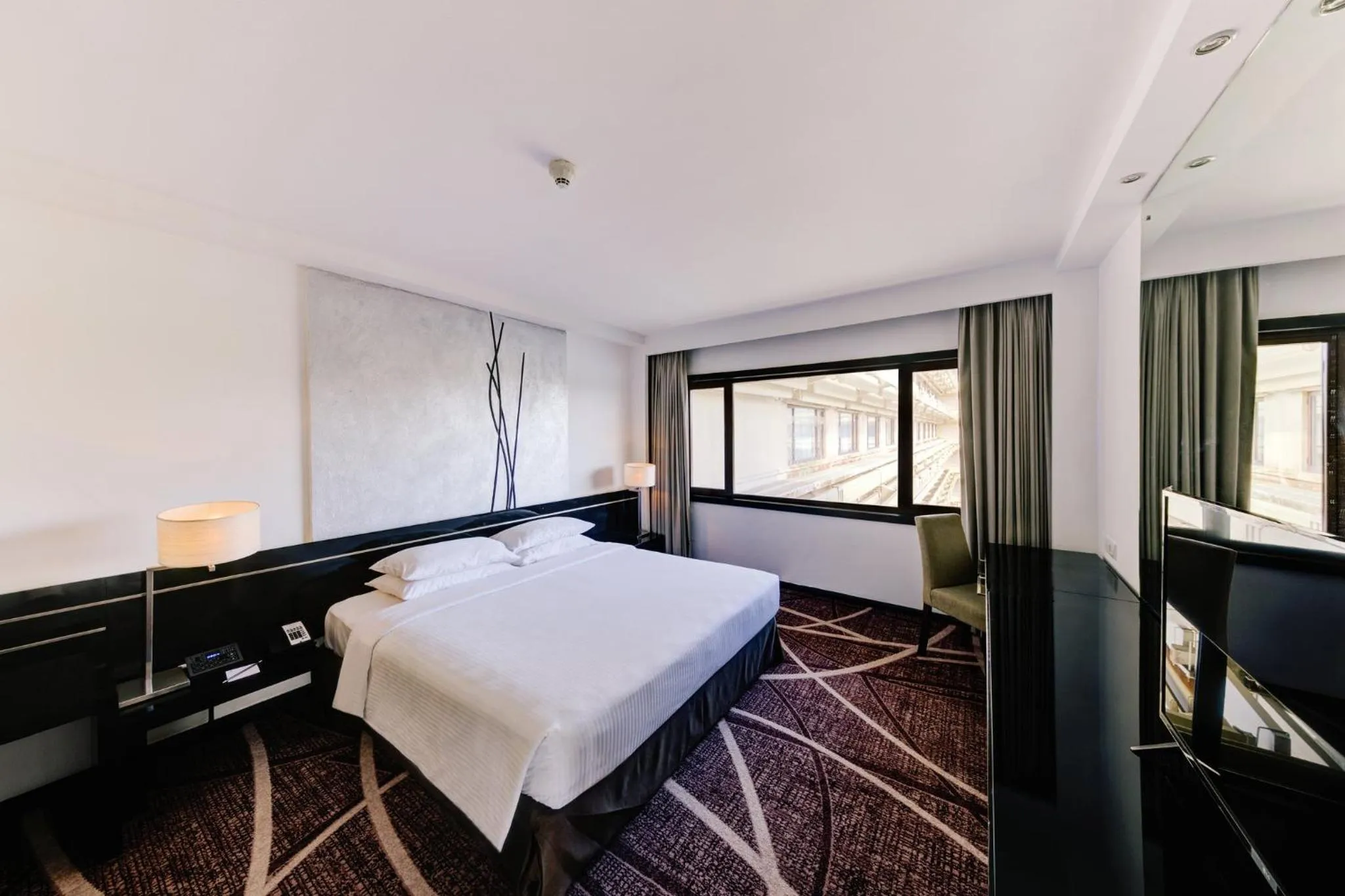 Photo of the whole room, Bed in Cinnamon Lakeside