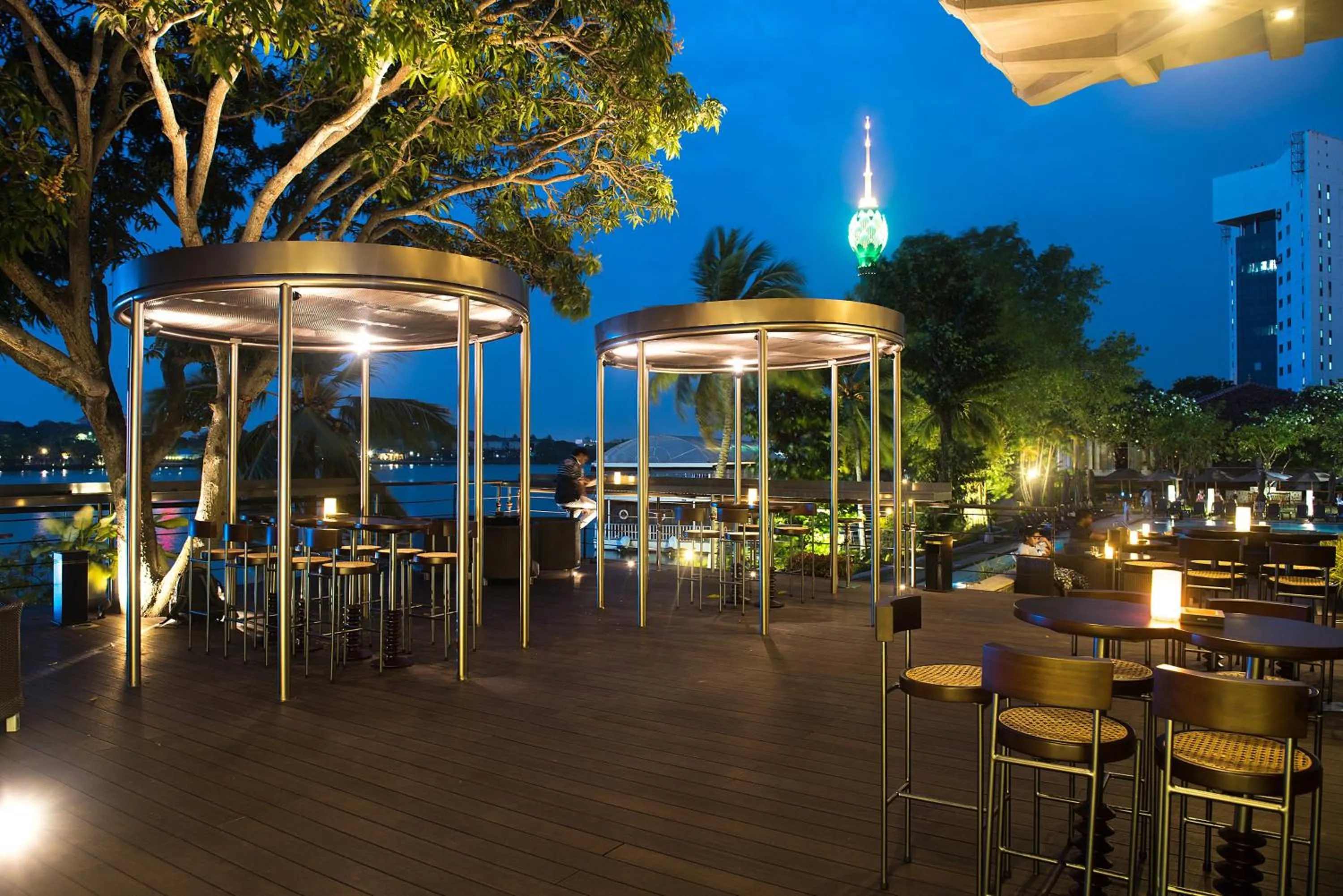 Lounge or bar in Cinnamon Lakeside