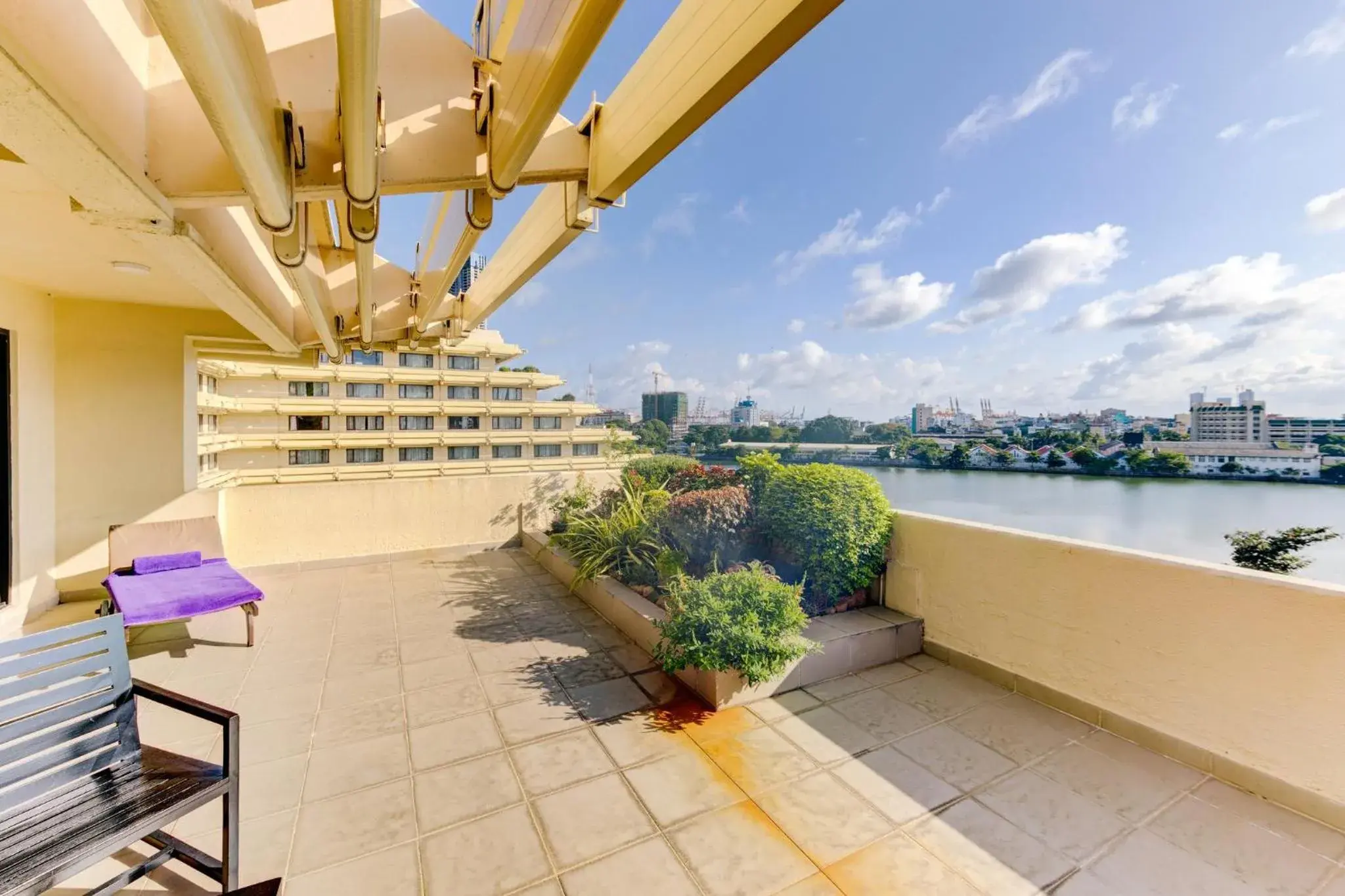 Property building in Cinnamon Lakeside Property building in Cinnamon Lakeside