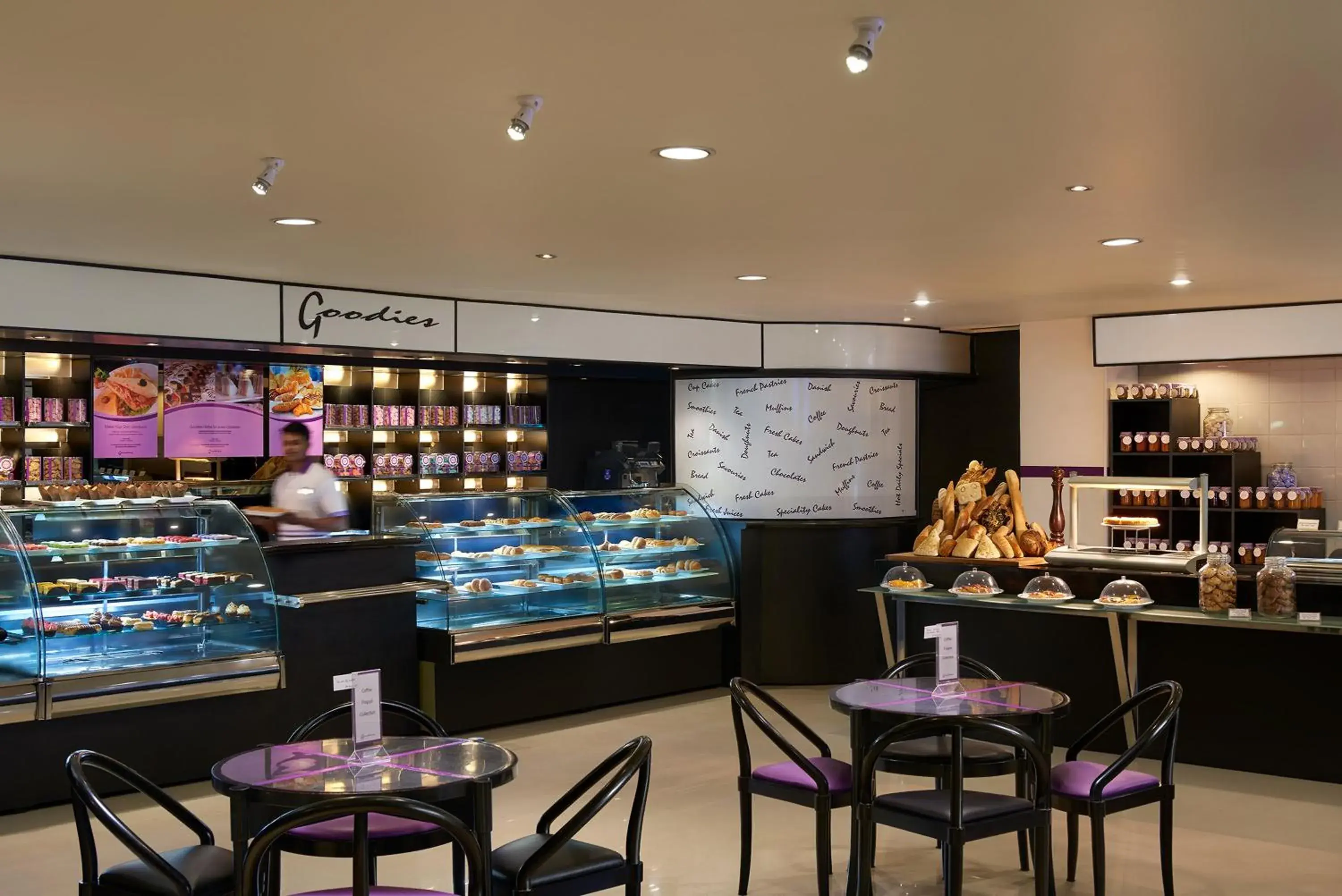 Restaurant/places to eat in Cinnamon Lakeside Restaurant/places to eat in Cinnamon Lakeside