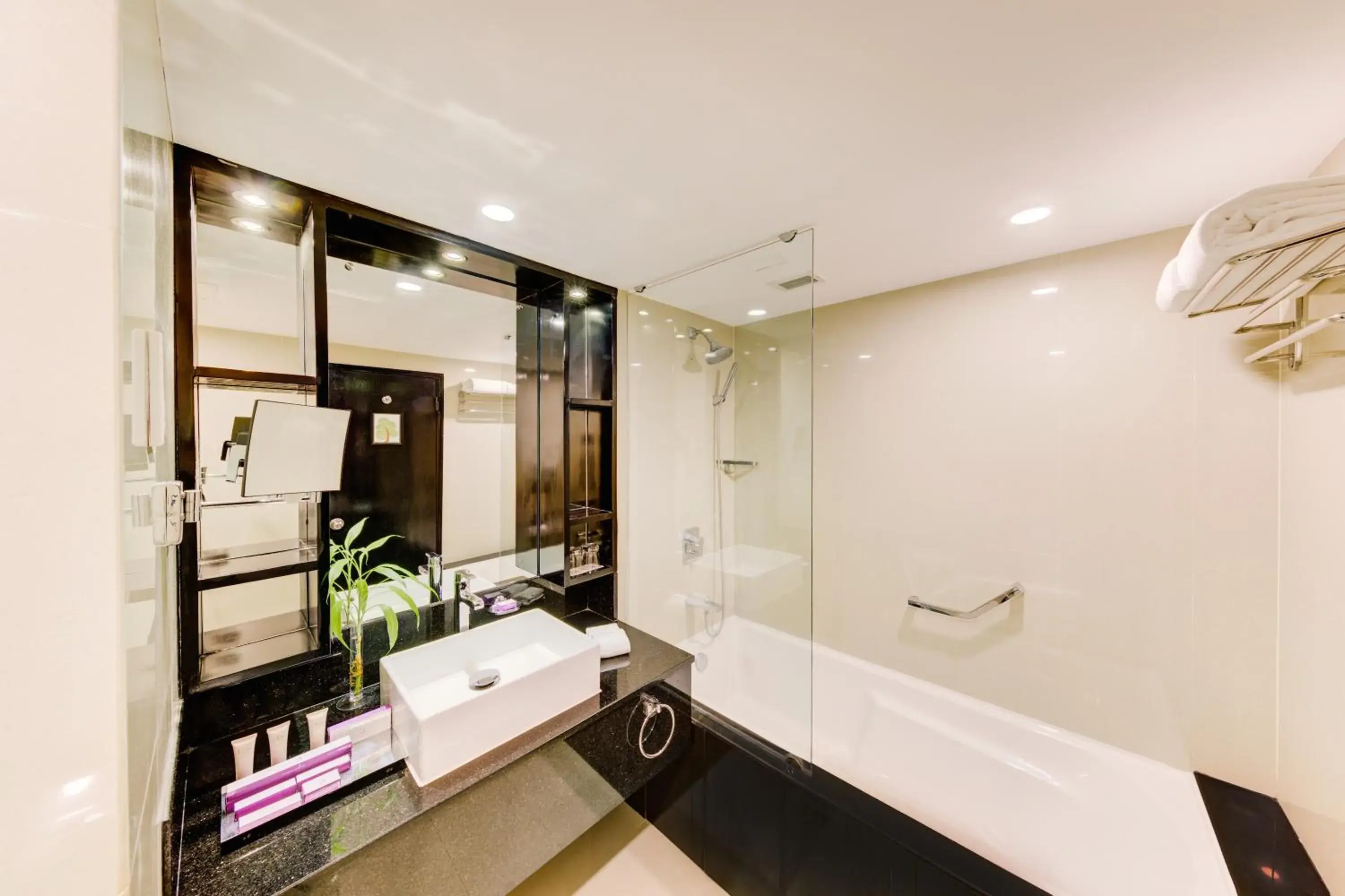 Executive Room with Lounge Access in Cinnamon Lakeside Executive Room with Lounge Access in Cinnamon Lakeside