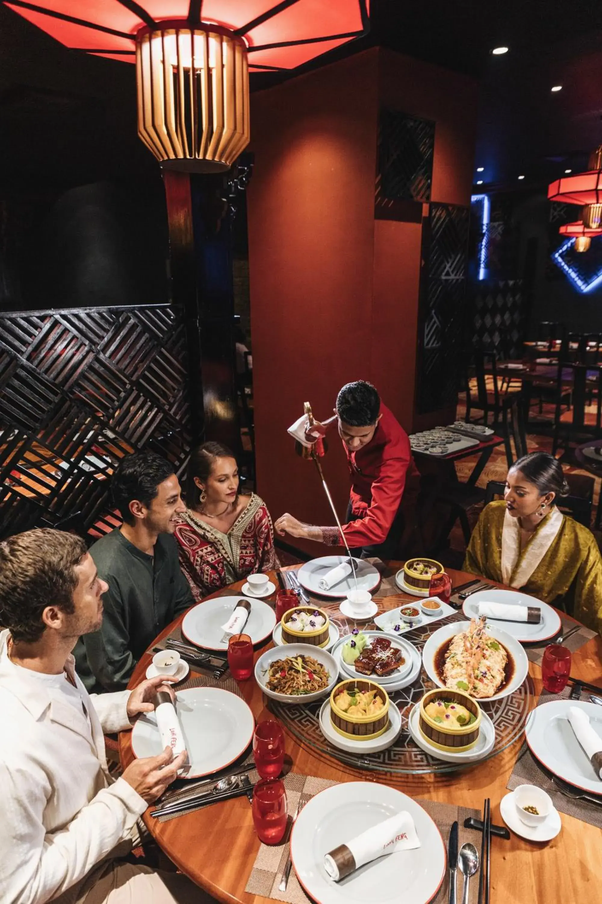 Restaurant/places to eat in Cinnamon Lakeside Restaurant/places to eat in Cinnamon Lakeside