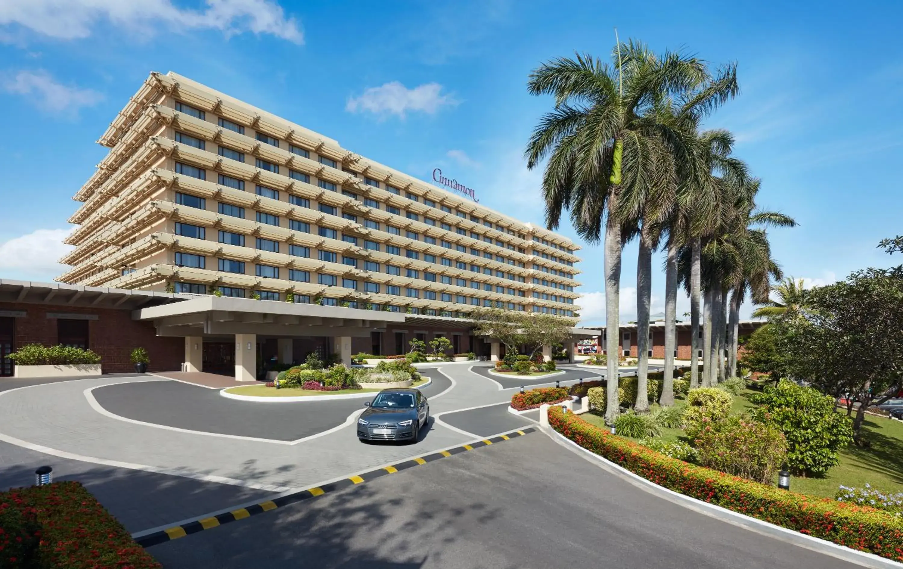 Facade/entrance in Cinnamon Lakeside Facade/entrance in Cinnamon Lakeside