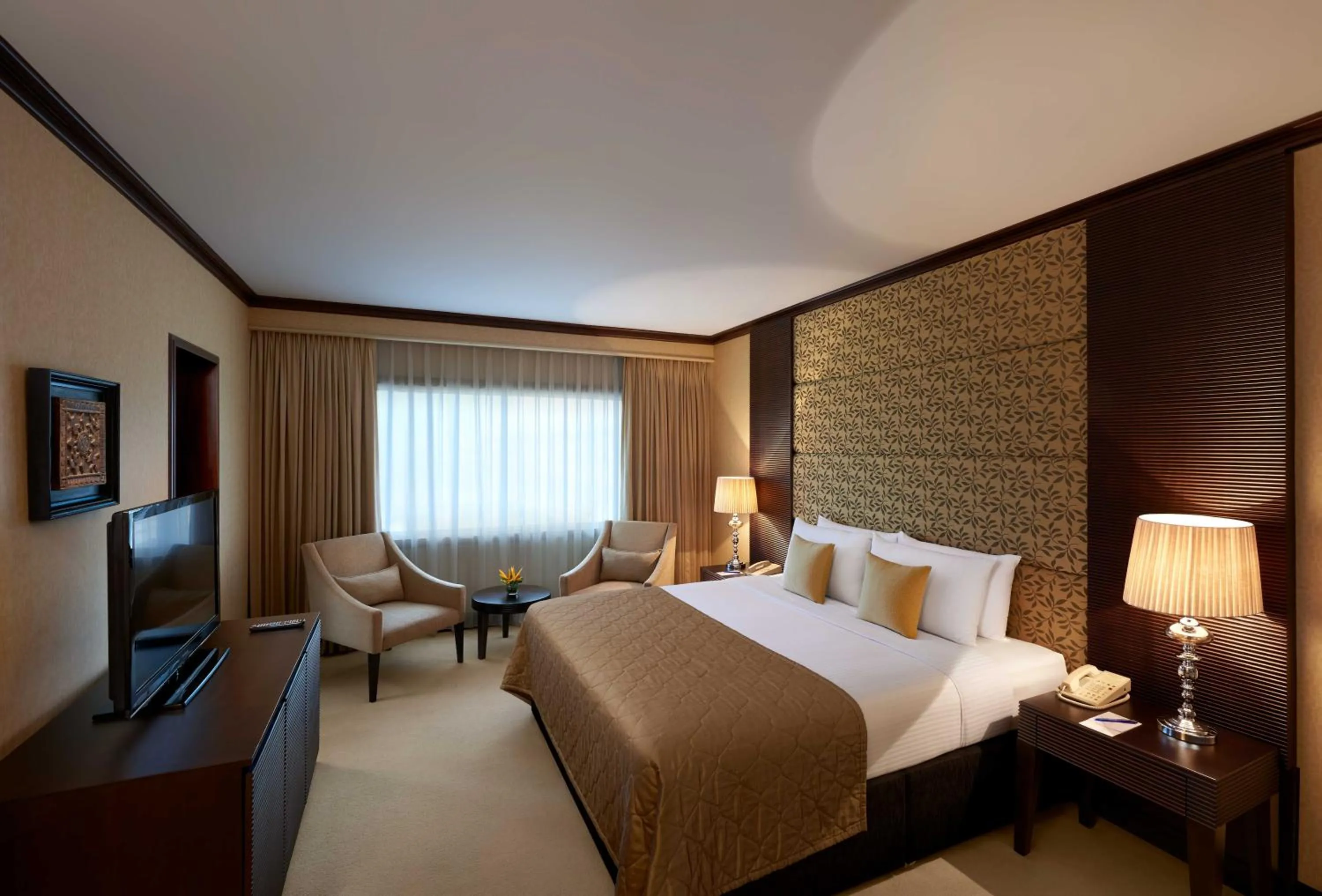 Day, Bed in Cinnamon Lakeside