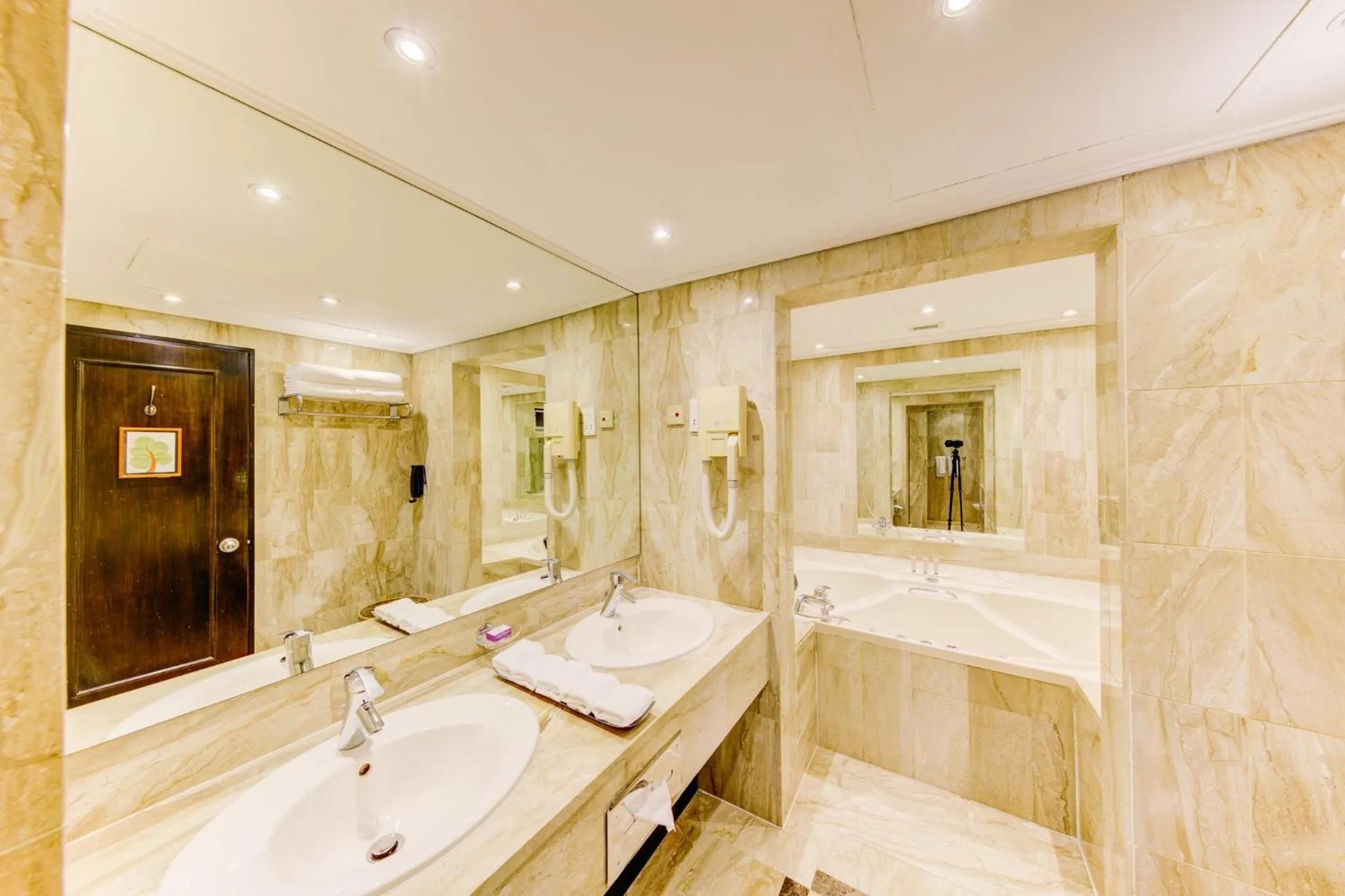 Bathroom in Cinnamon Lakeside