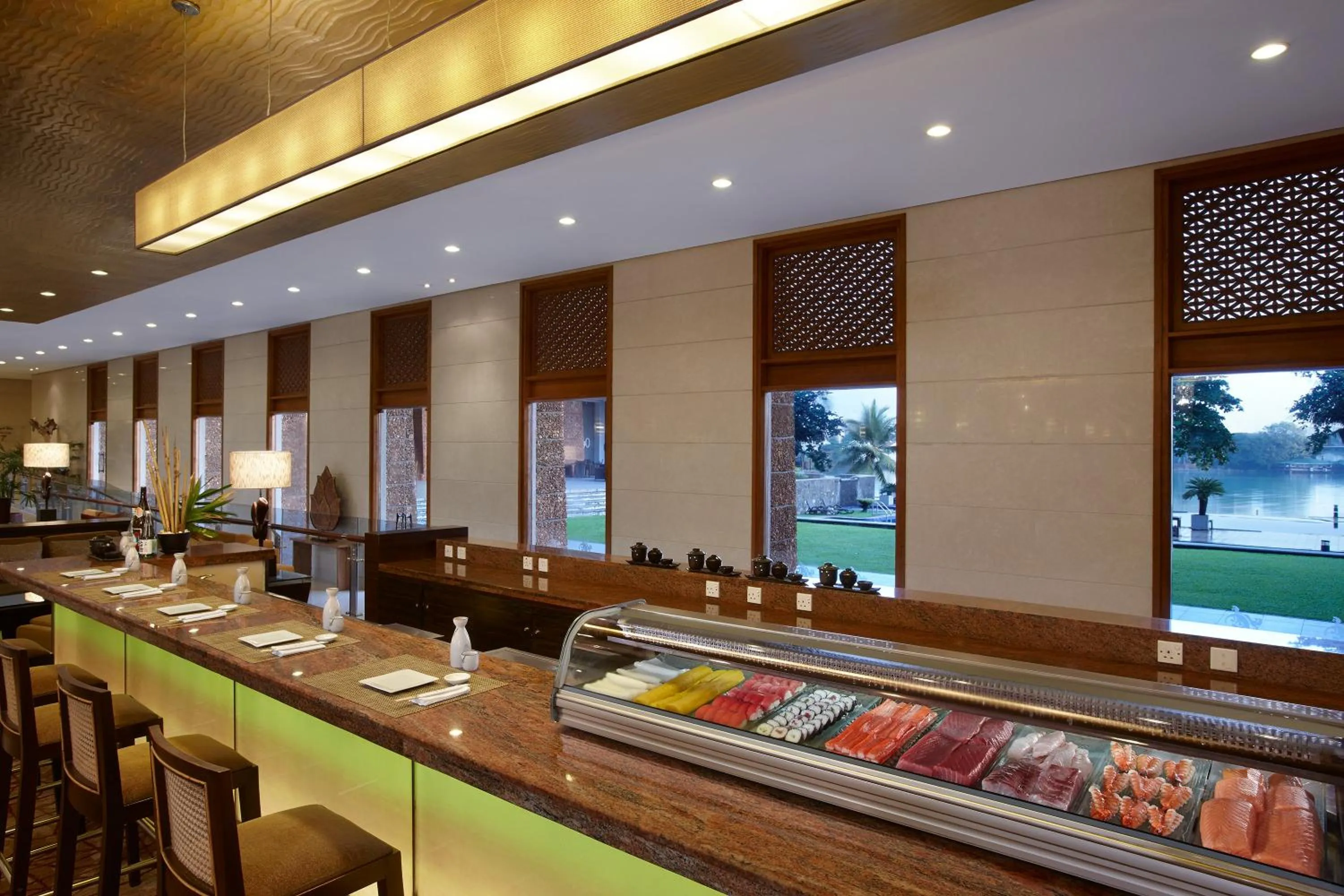 Restaurant/places to eat in Cinnamon Lakeside