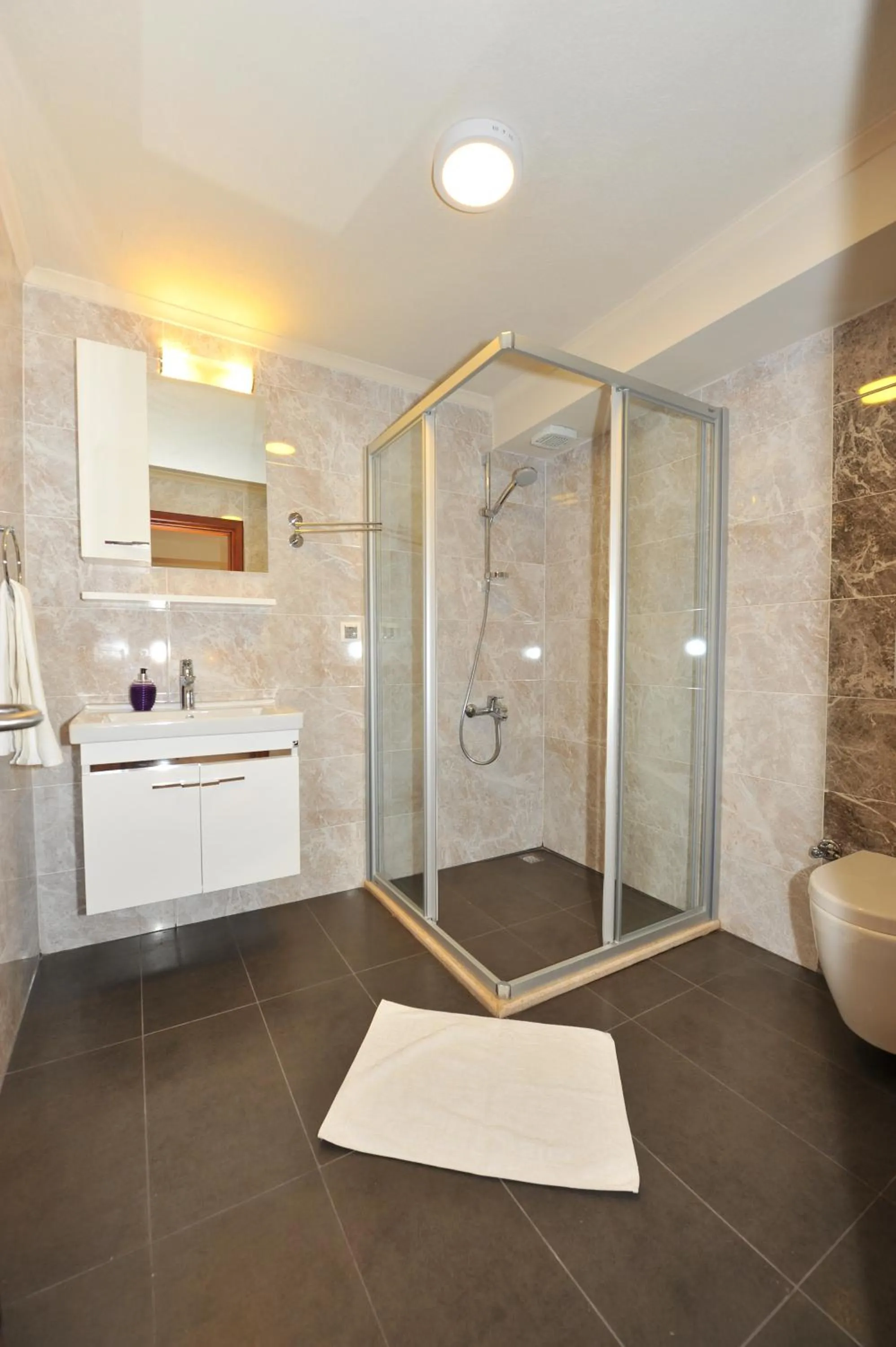 Bathroom in Grenadine Lodge