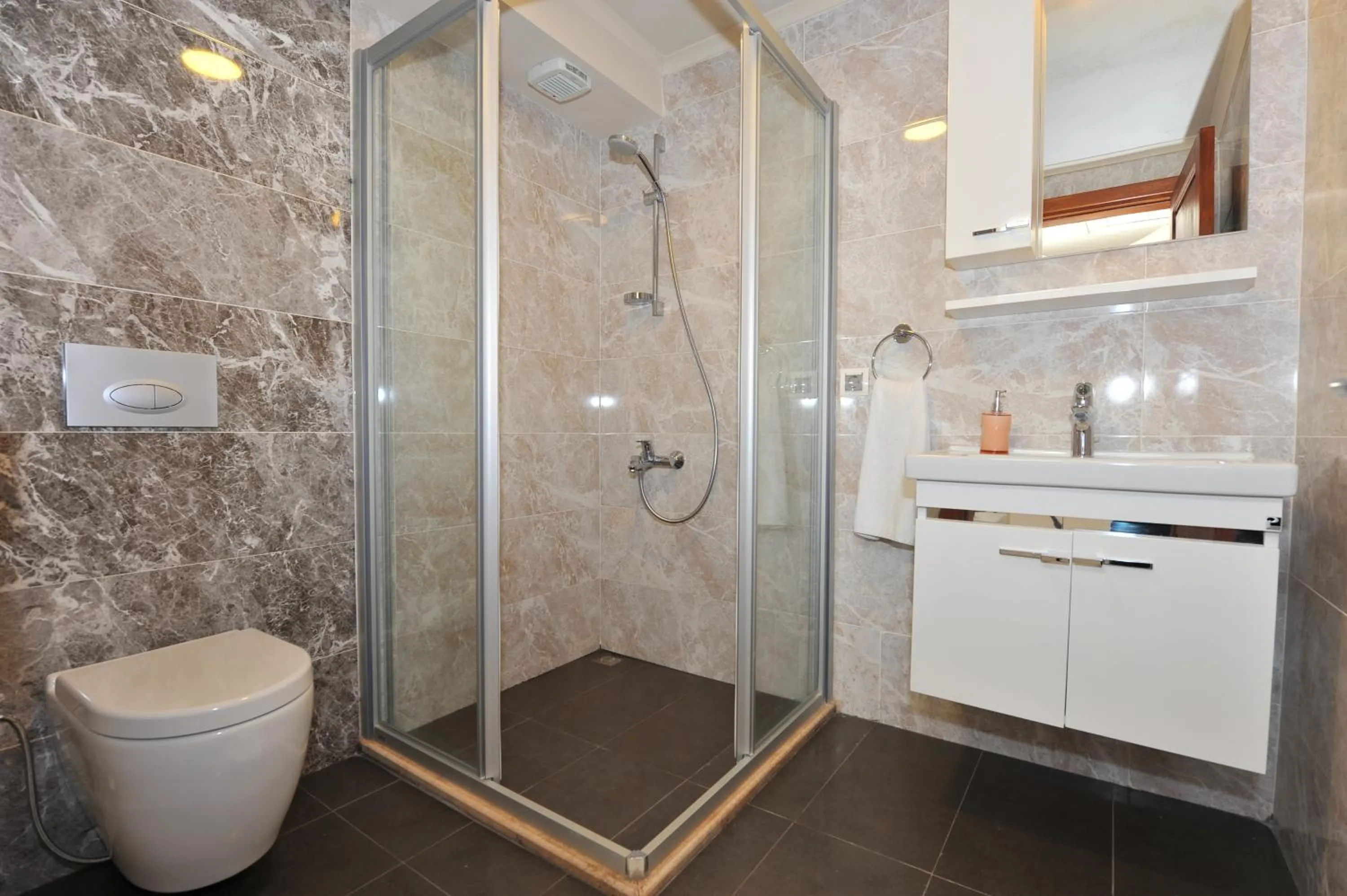 Bathroom in Grenadine Lodge