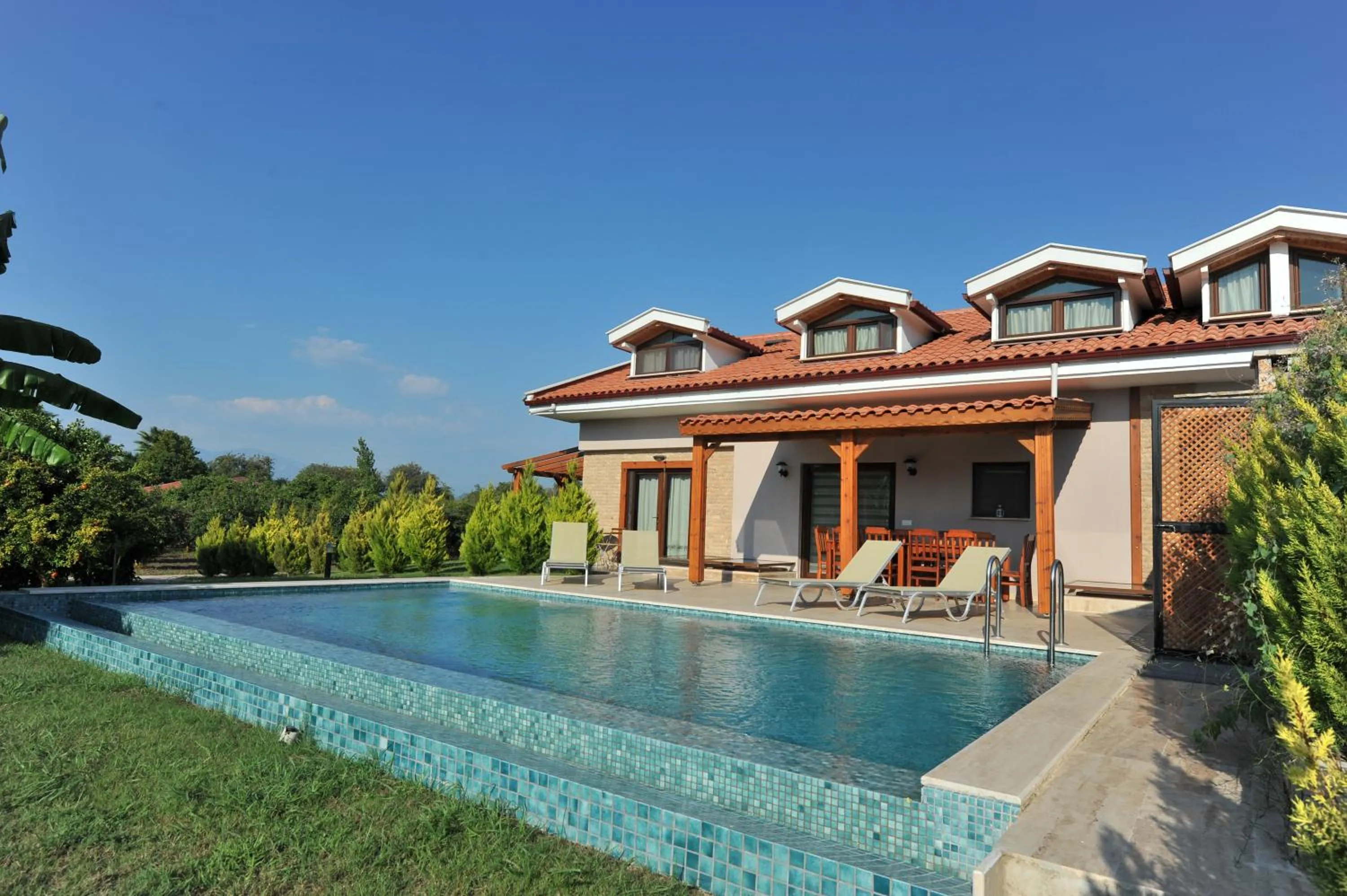 Swimming pool in Grenadine Lodge