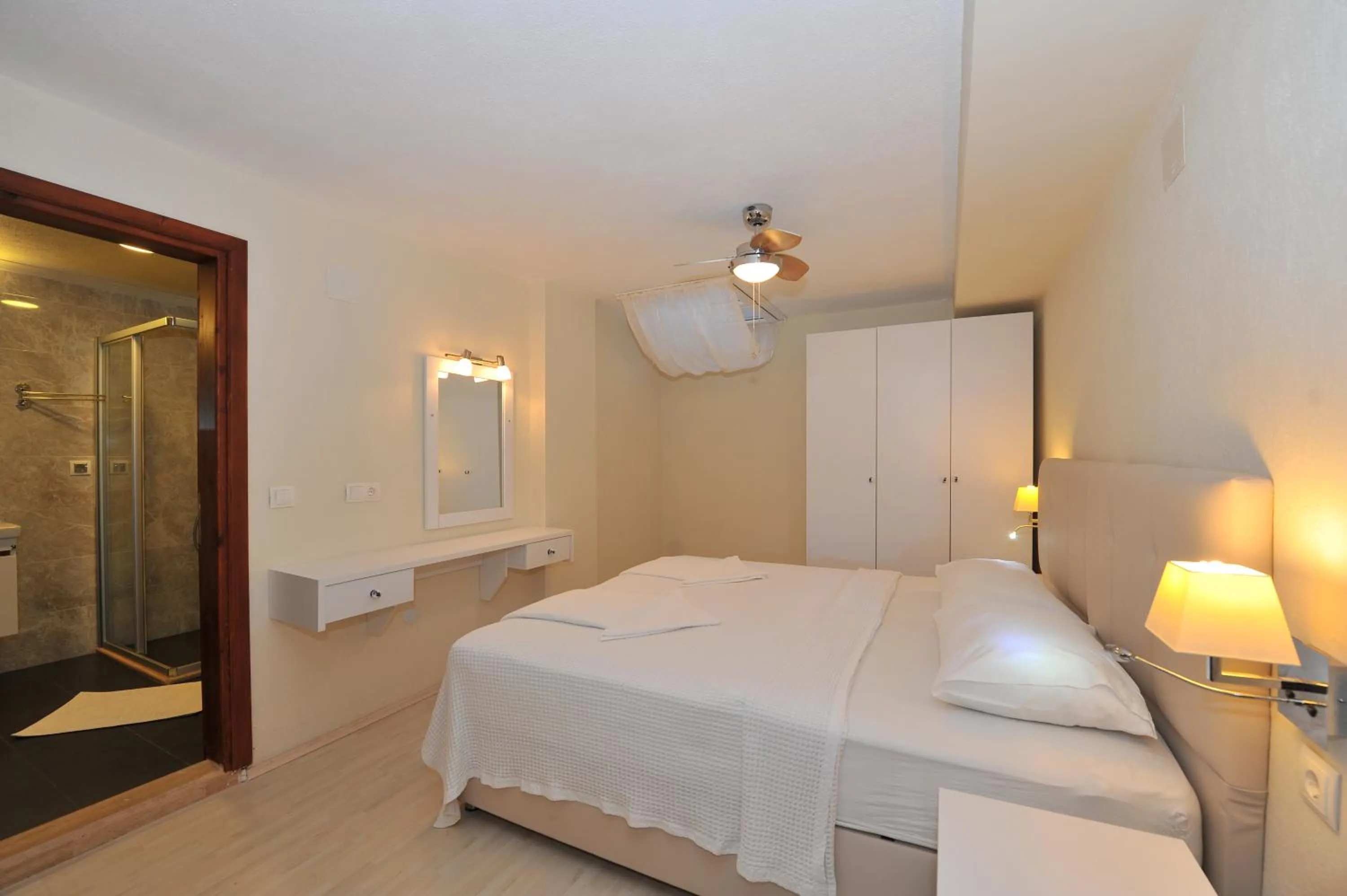 Bedroom, Bed in Grenadine Lodge