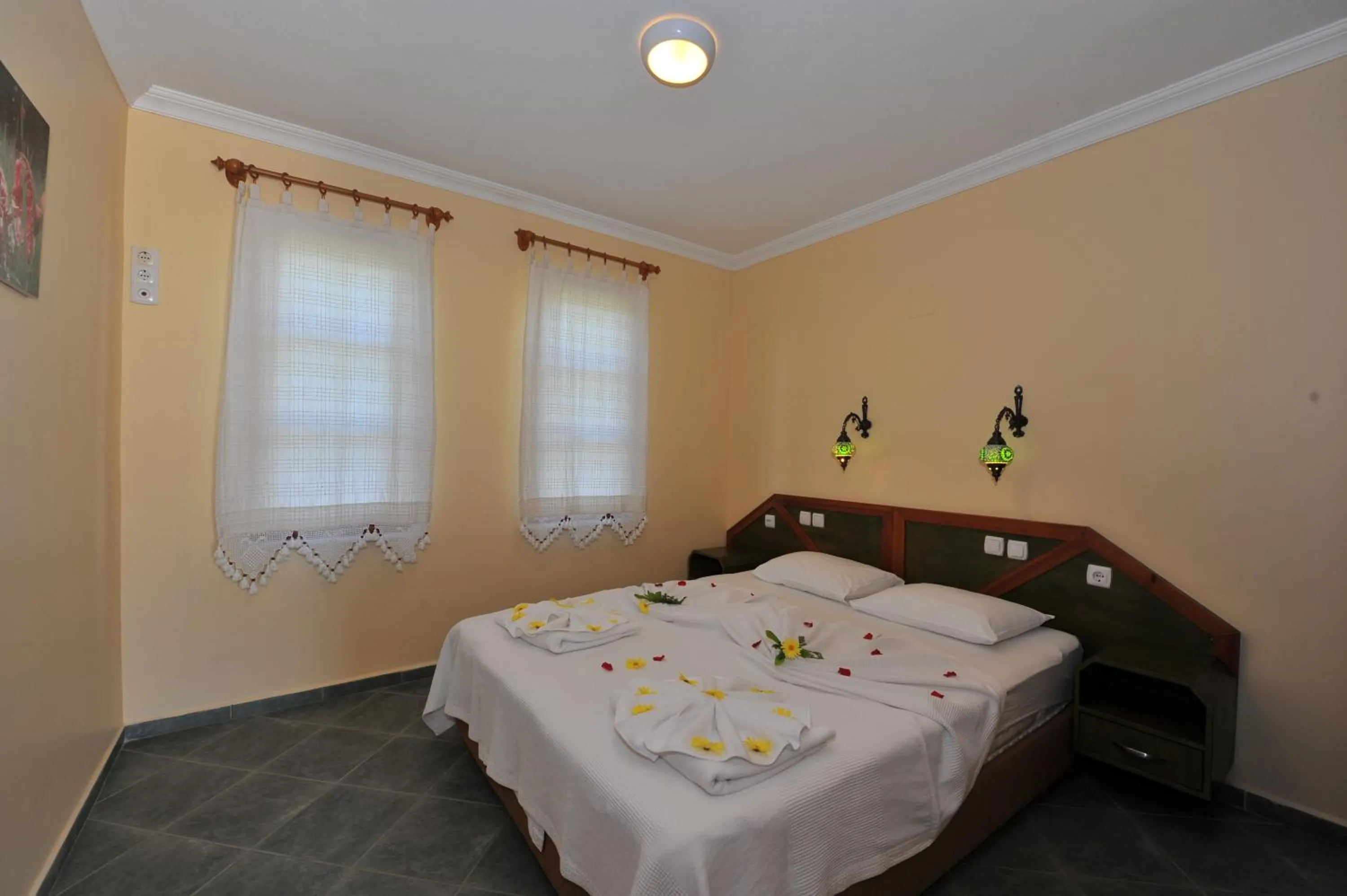 Photo of the whole room, Bed in Grenadine Lodge