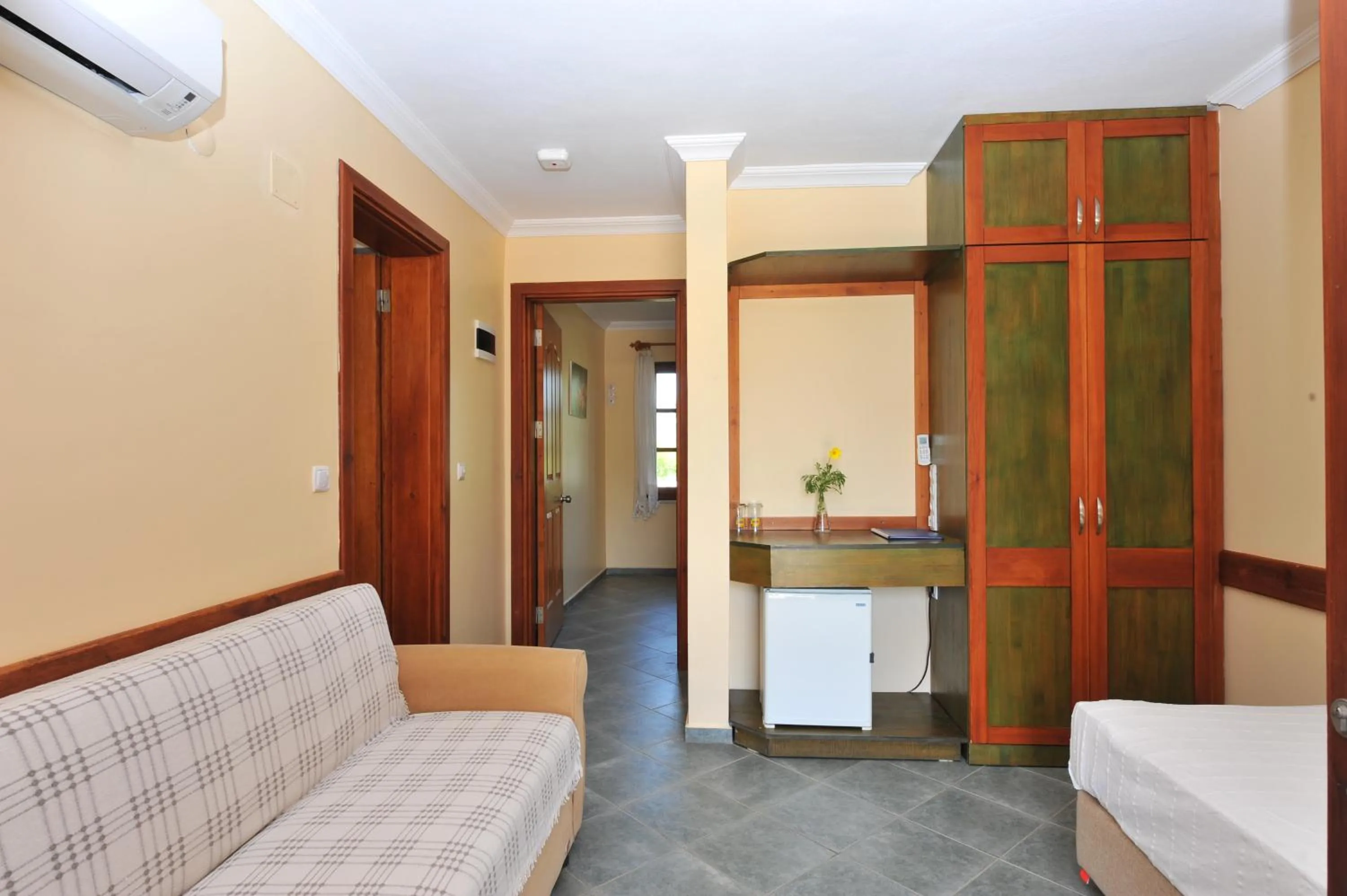 Photo of the whole room in Grenadine Lodge