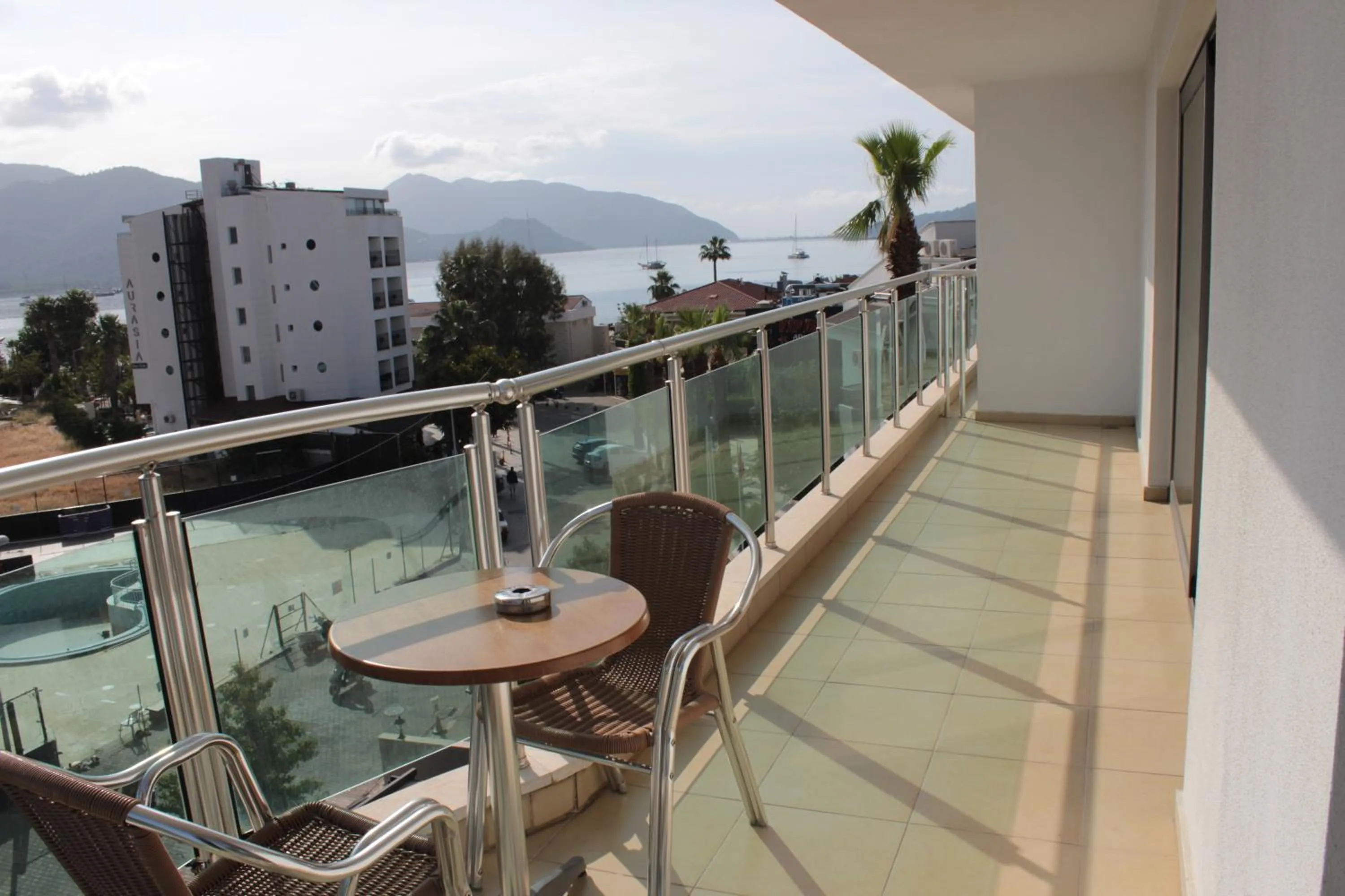 Restaurant/places to eat in CihanTürk Hotel