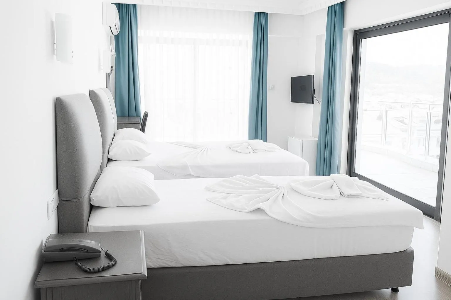 Photo of the whole room in CihanTürk Hotel