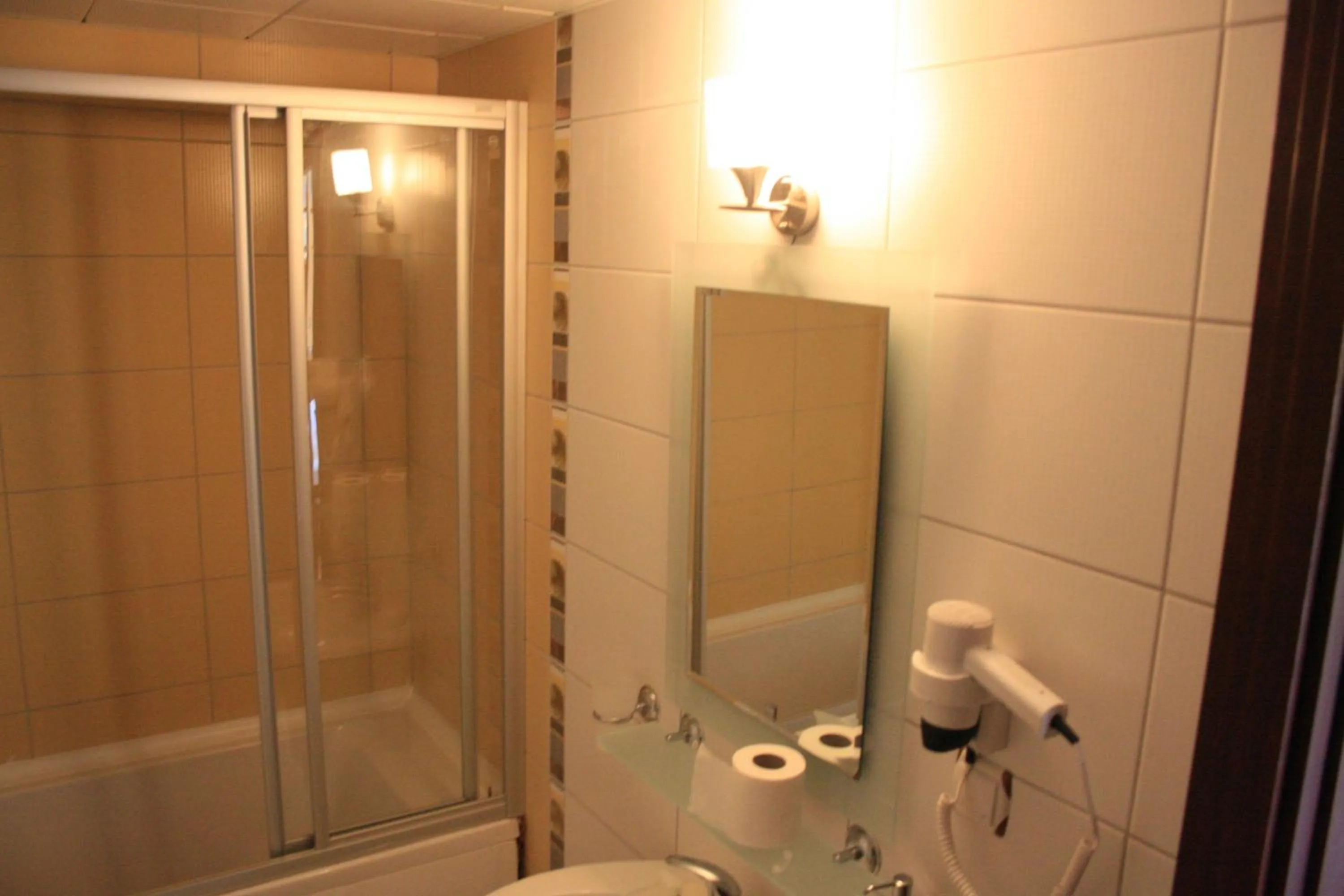 Shower in CihanTürk Hotel