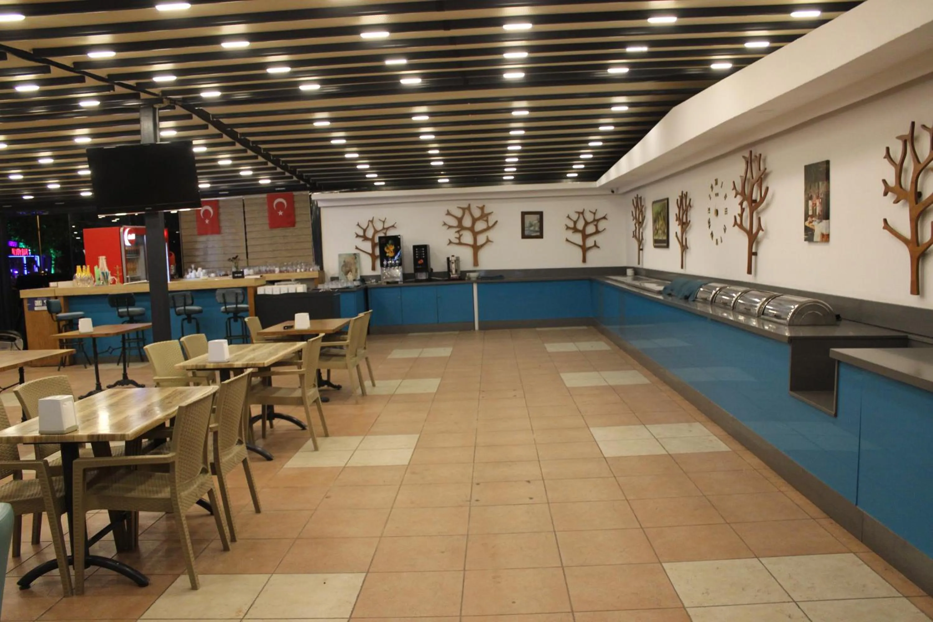 Restaurant/places to eat in CihanTürk Hotel