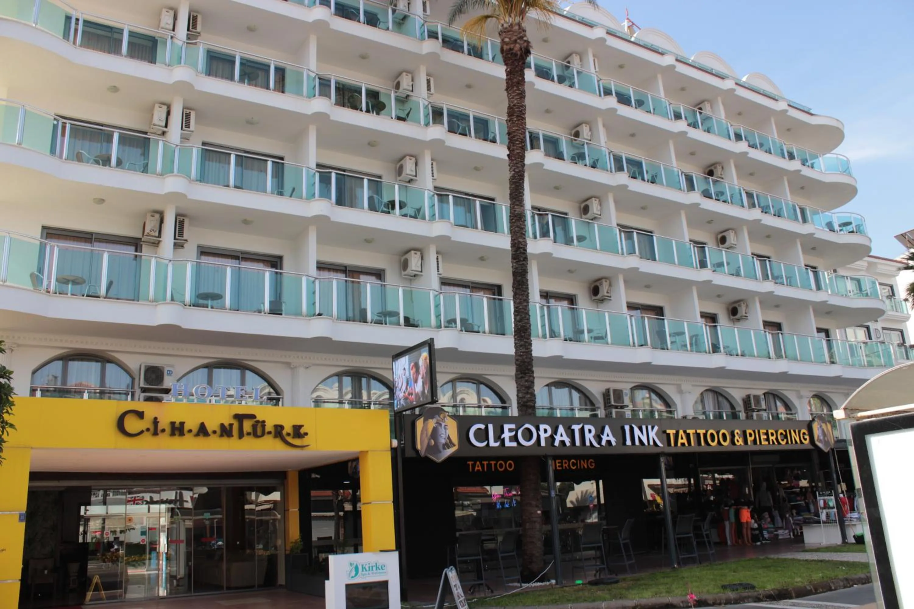 Restaurant/places to eat in CihanTürk Hotel