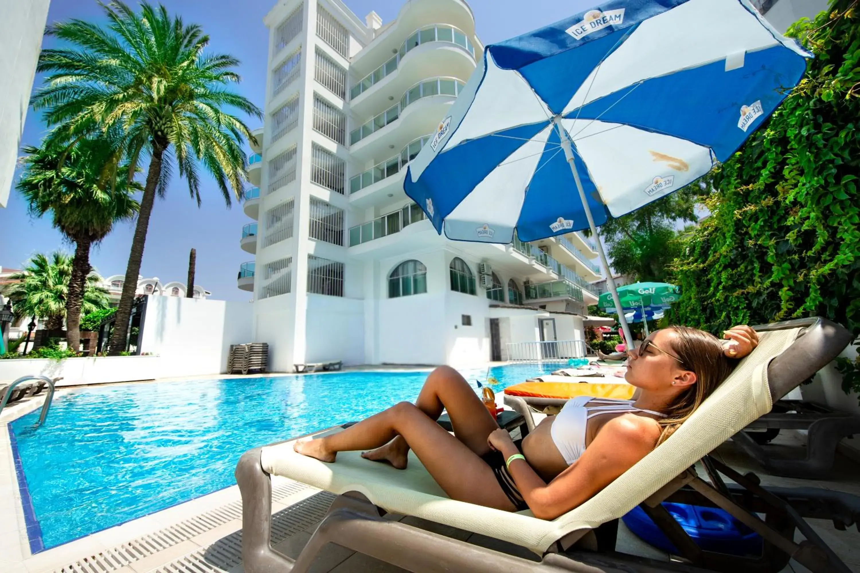 Pool view in CihanTürk Hotel Pool view in CihanTürk Hotel