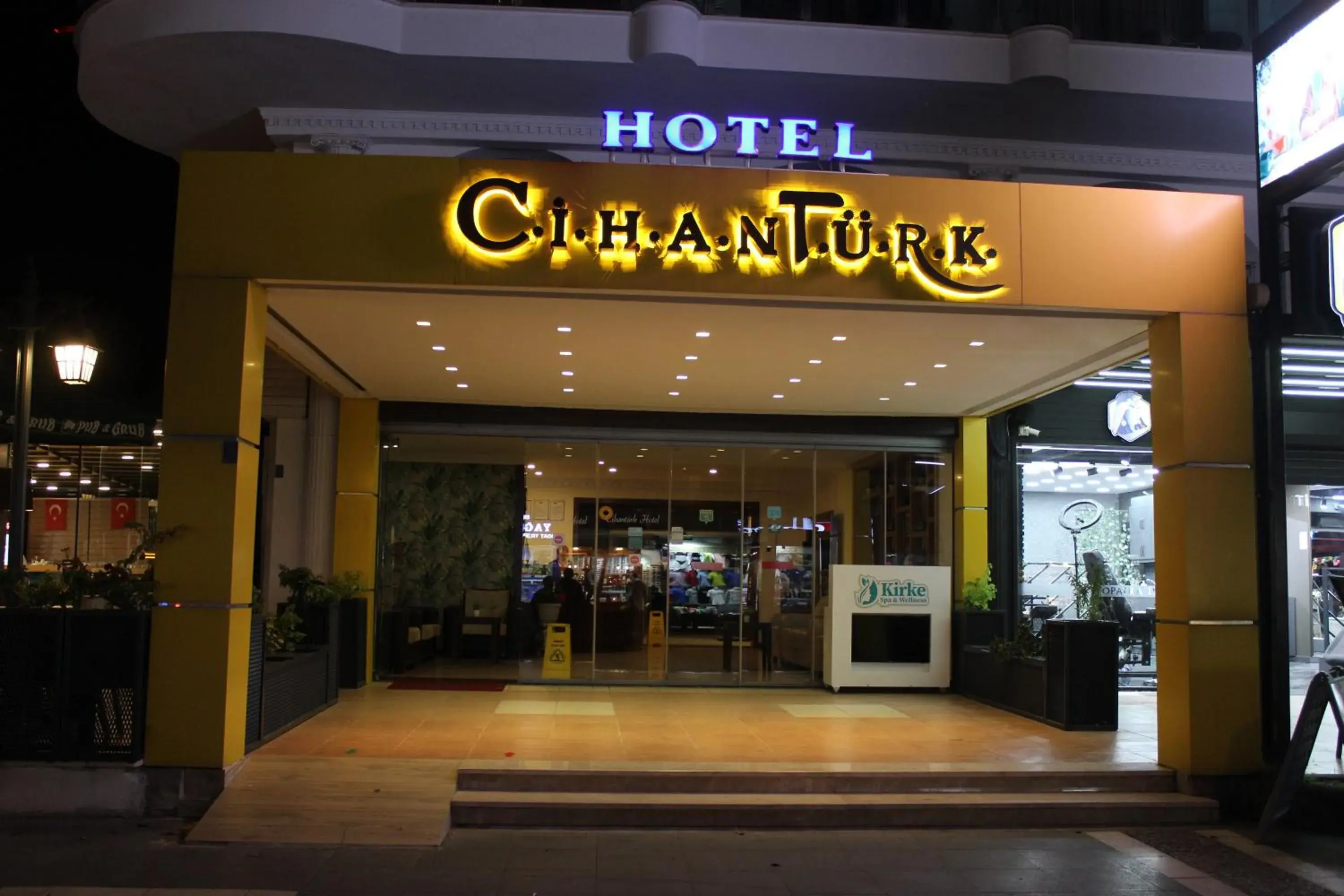 Restaurant/places to eat in CihanTürk Hotel Restaurant/places to eat in CihanTürk Hotel